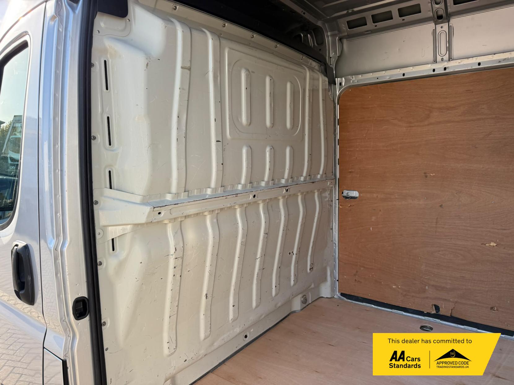 2018 Citroen Relay 2.0 BlueHDi 35 Enterprise Panel Van 5dr Diesel Manual L4 High Roof Euro 6 (Heavy) (130 ps) - Thumbnail 14
