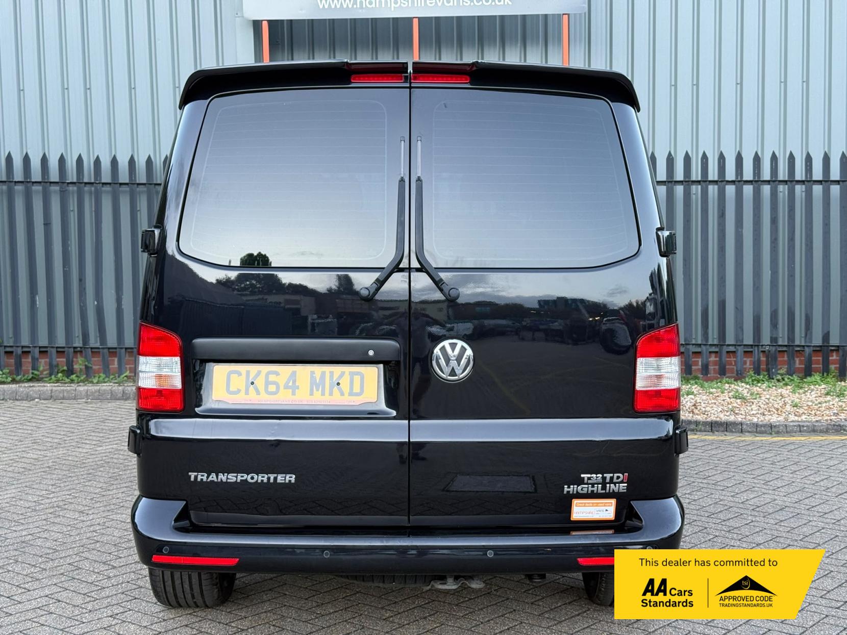 2014 Volkswagen Transporter 2.0 TDI T32 Highline Kombi 4dr Diesel Manual L3 H1 (198 g/km, 138.08 bhp) - Thumbnail 9