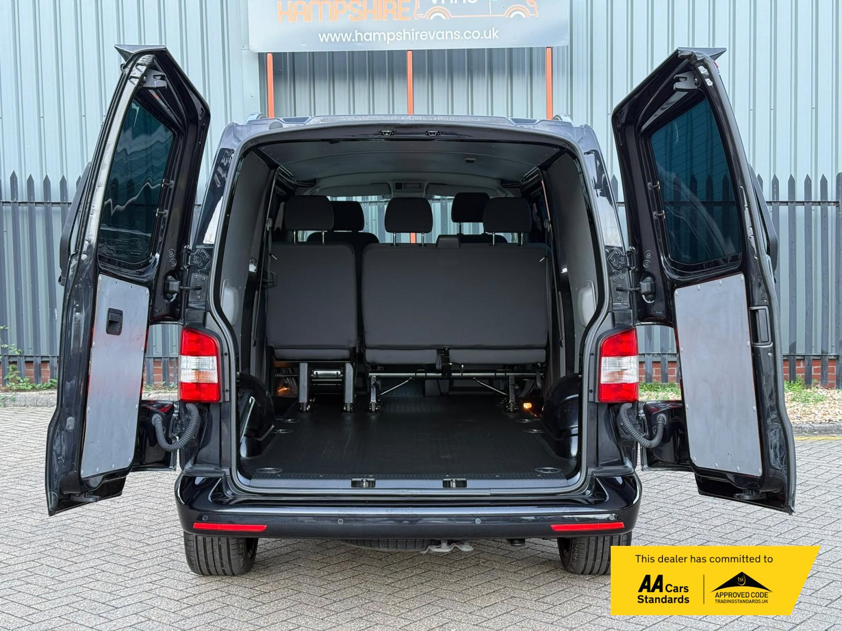 2014 Volkswagen Transporter 2.0 TDI T32 Highline Kombi 4dr Diesel Manual L3 H1 (198 g/km, 138.08 bhp) - Thumbnail 11