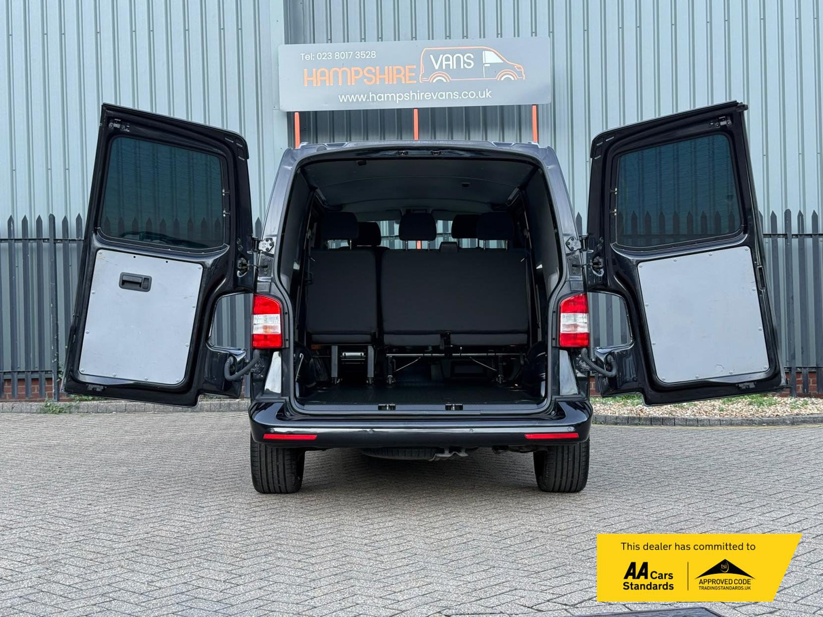 2014 Volkswagen Transporter 2.0 TDI T32 Highline Kombi 4dr Diesel Manual L3 H1 (198 g/km, 138.08 bhp) - Thumbnail 10