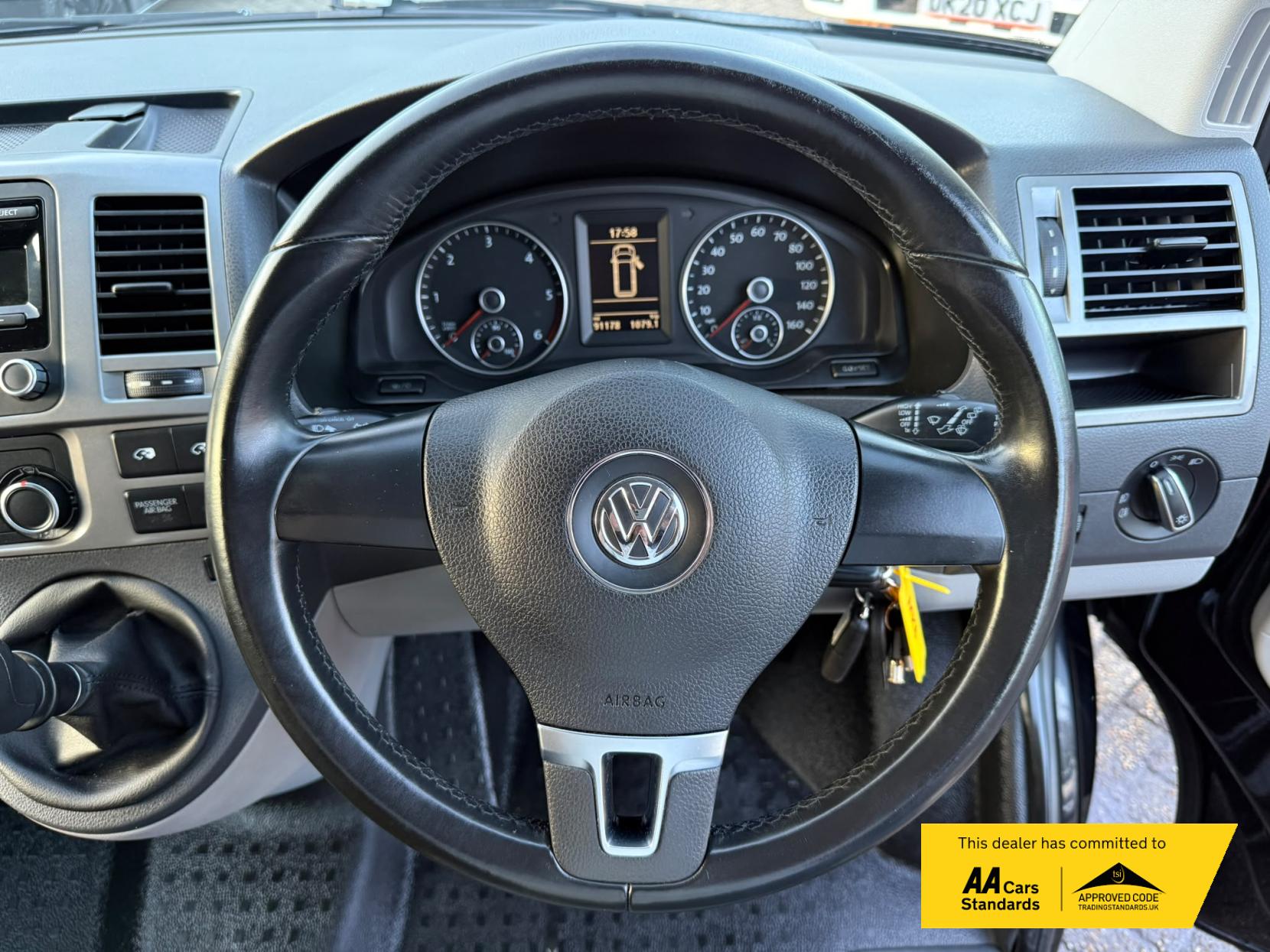 2014 Volkswagen Transporter 2.0 TDI T32 Highline Kombi 4dr Diesel Manual L3 H1 (198 g/km, 138.08 bhp) - Thumbnail 43