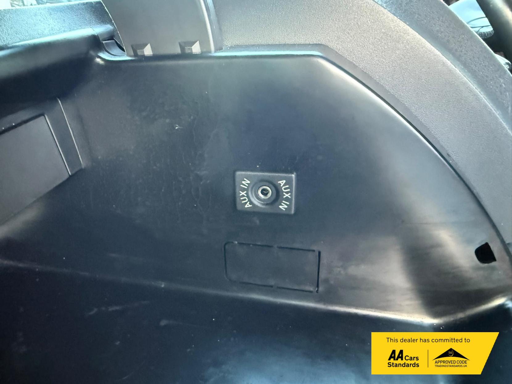 2014 Volkswagen Transporter 2.0 TDI T32 Highline Kombi 4dr Diesel Manual L3 H1 (198 g/km, 138.08 bhp) - Thumbnail 49
