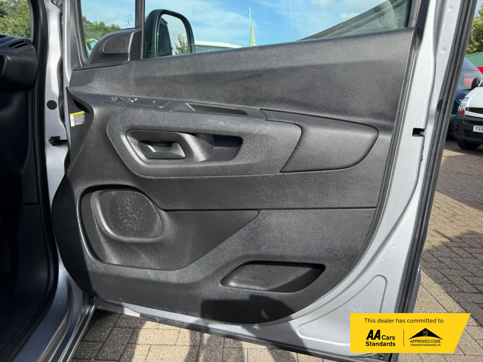 2019 Peugeot Partner 1.5 BlueHDi 950 Asphalt Long Panel Van 6dr Diesel Manual LWB Euro 6 (s/s) (130 bhp) - Thumbnail 26
