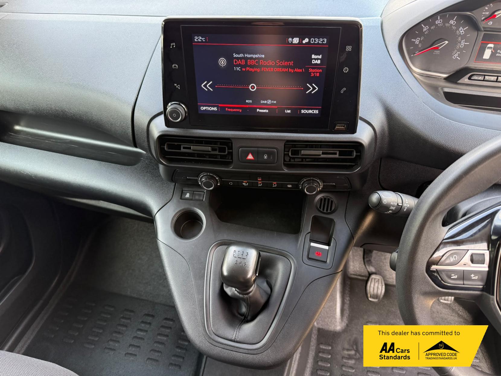 2019 Peugeot Partner 1.5 BlueHDi 950 Asphalt Long Panel Van 6dr Diesel Manual LWB Euro 6 (s/s) (130 bhp) - Thumbnail 37