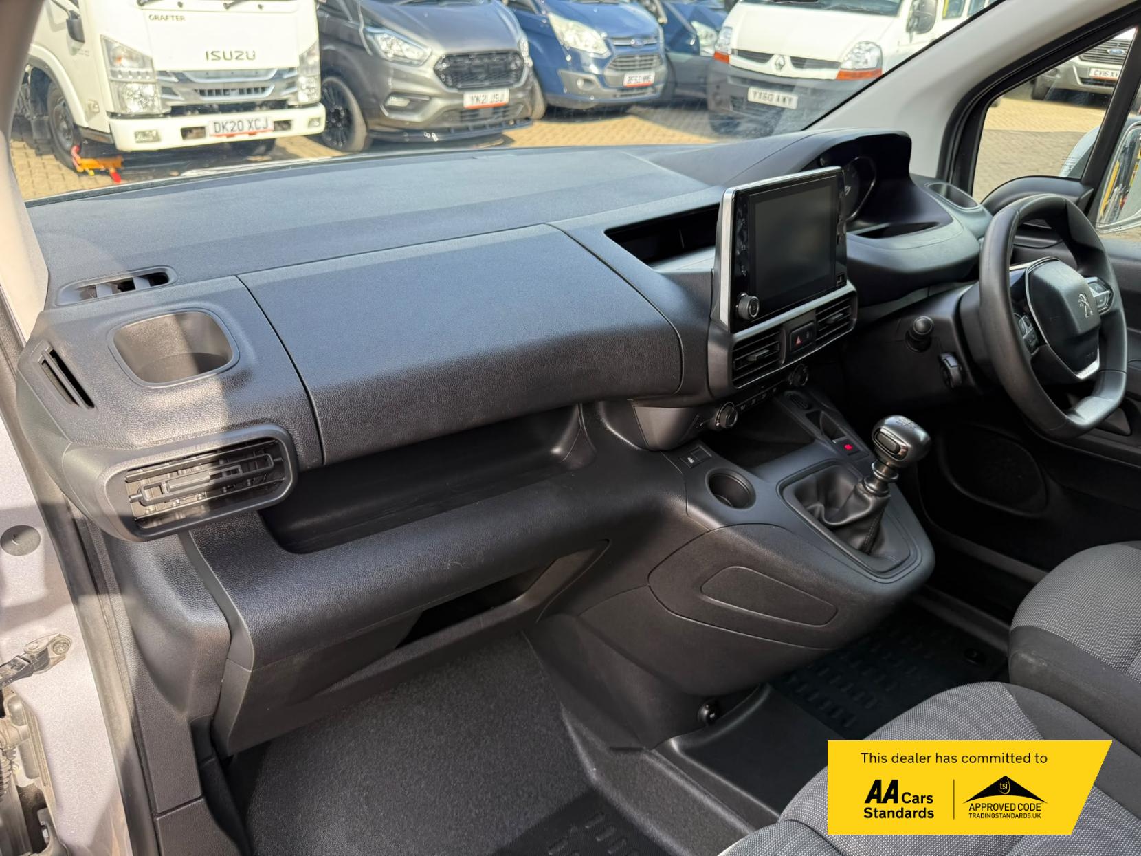 2019 Peugeot Partner 1.5 BlueHDi 950 Asphalt Long Panel Van 6dr Diesel Manual LWB Euro 6 (s/s) (130 bhp) - Thumbnail 48