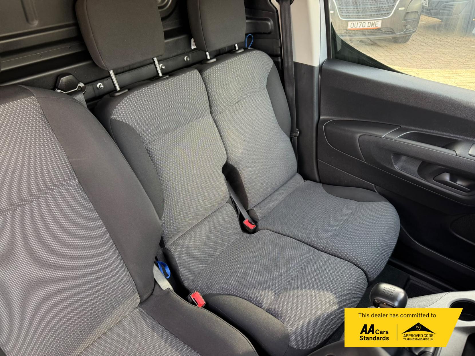 2019 Peugeot Partner 1.5 BlueHDi 950 Asphalt Long Panel Van 6dr Diesel Manual LWB Euro 6 (s/s) (130 bhp) - Thumbnail 19