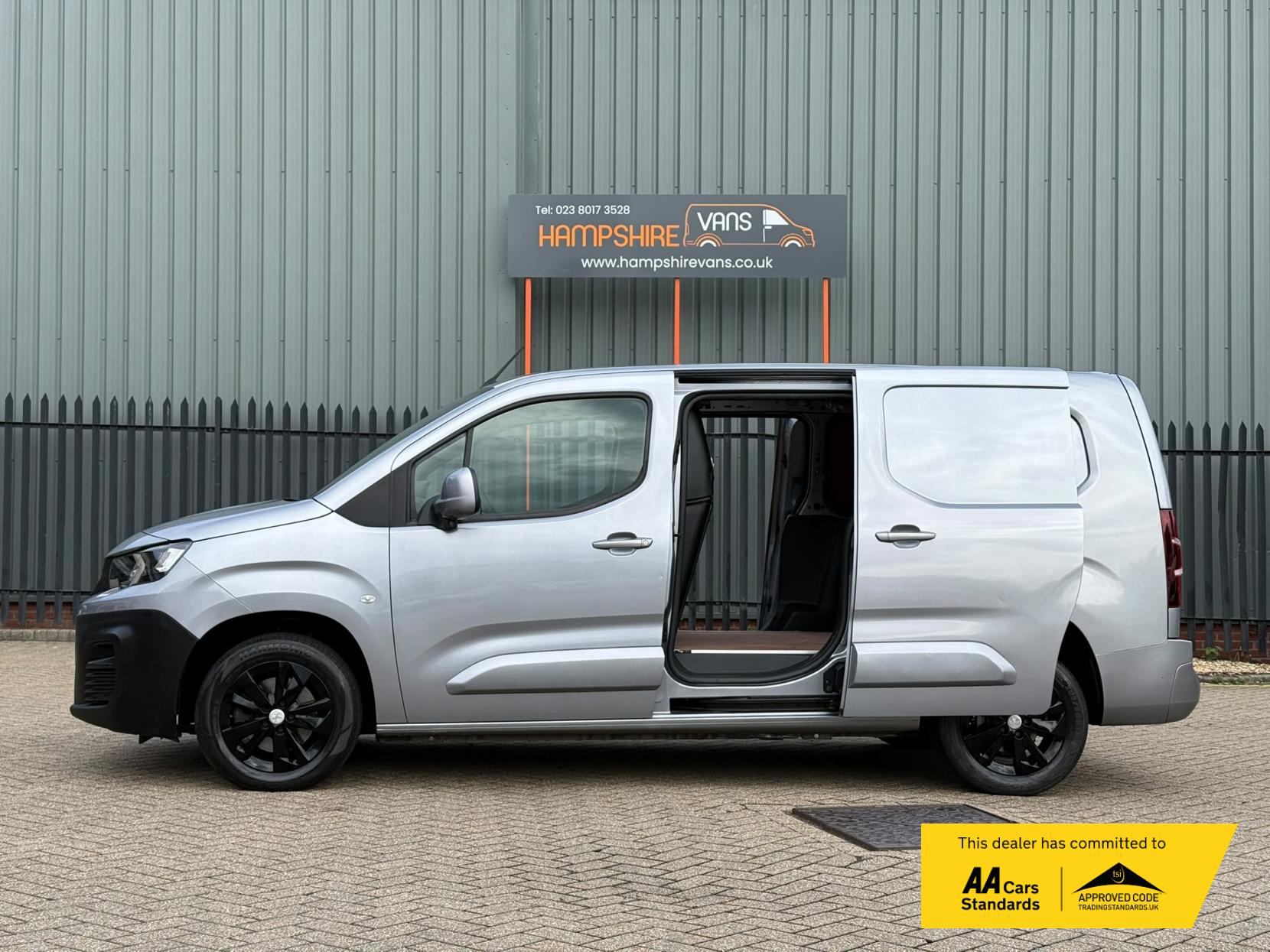 2019 Peugeot Partner 1.5 BlueHDi 950 Asphalt Long Panel Van 6dr Diesel Manual LWB Euro 6 (s/s) (130 bhp) - Thumbnail 5