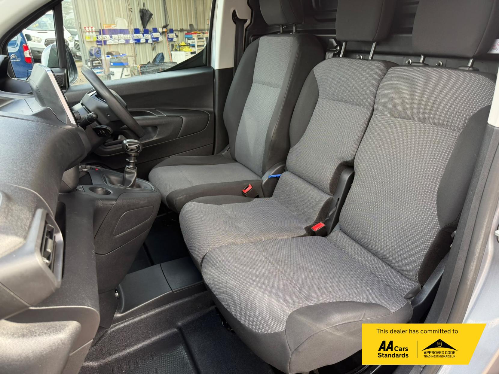 2019 Peugeot Partner 1.5 BlueHDi 950 Asphalt Long Panel Van 6dr Diesel Manual LWB Euro 6 (s/s) (130 bhp) - Thumbnail 24