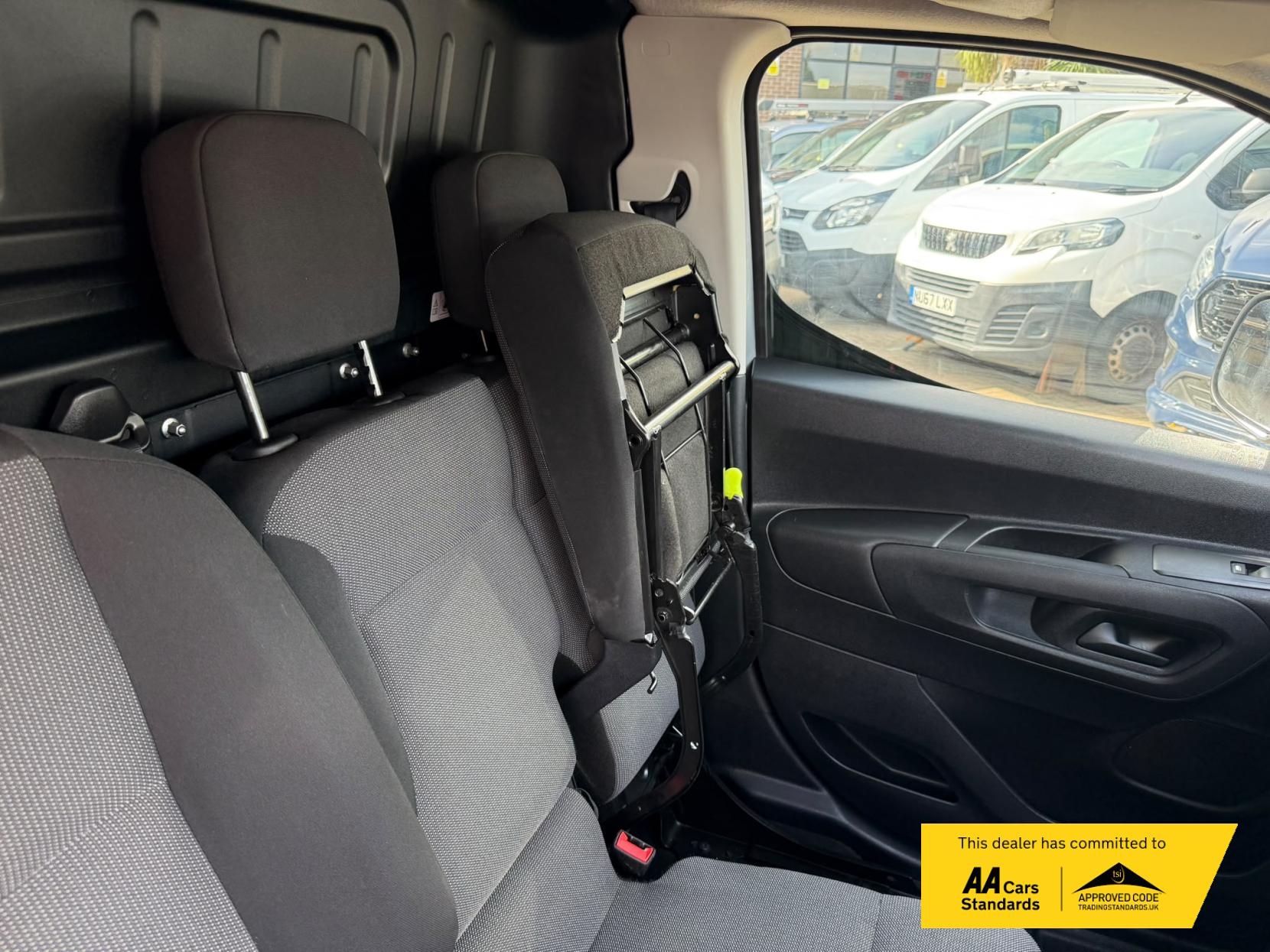 2019 Peugeot Partner 1.5 BlueHDi 950 Asphalt Long Panel Van 6dr Diesel Manual LWB Euro 6 (s/s) (130 bhp) - Thumbnail 22