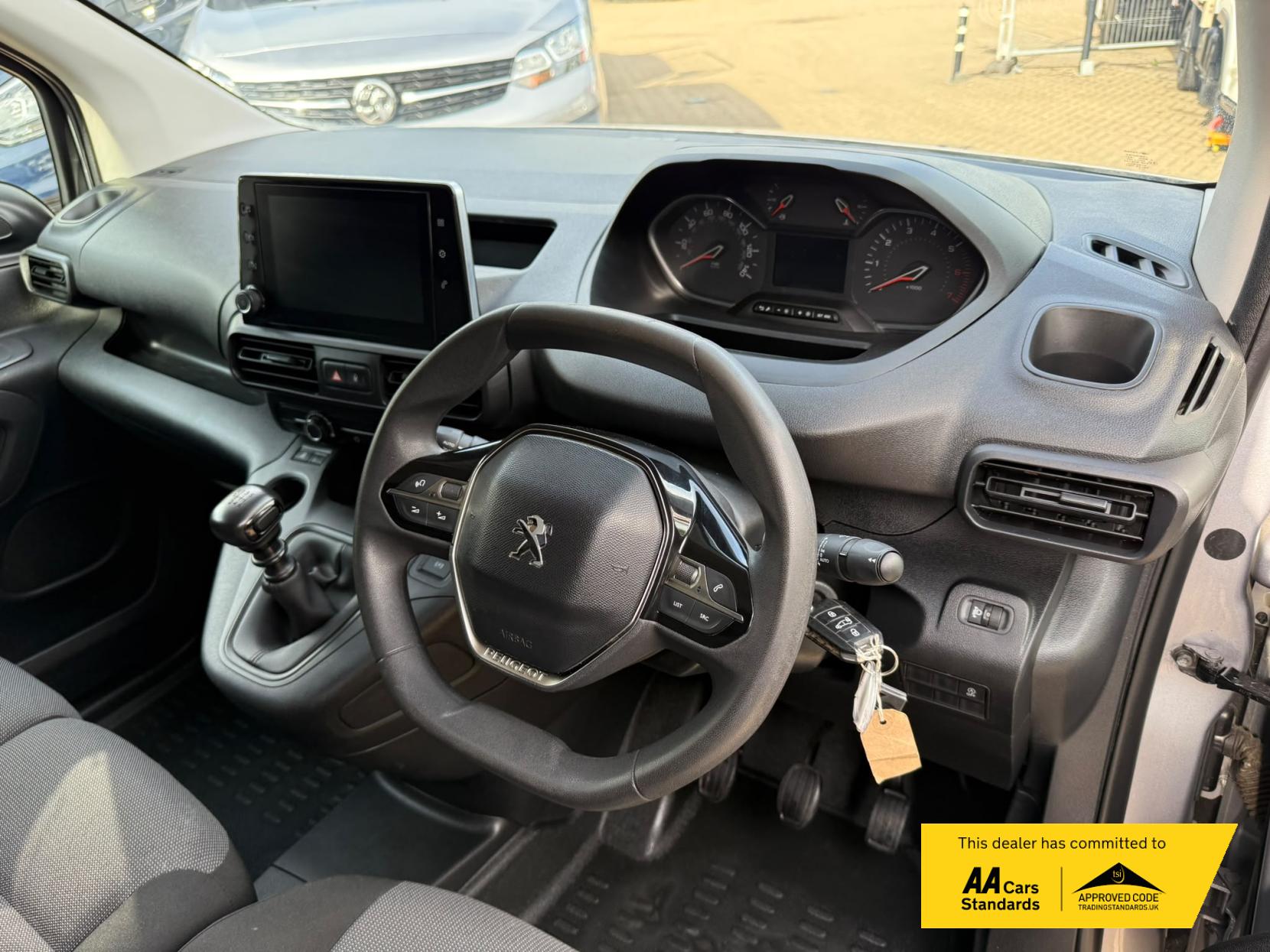 2019 Peugeot Partner 1.5 BlueHDi 950 Asphalt Long Panel Van 6dr Diesel Manual LWB Euro 6 (s/s) (130 bhp) - Thumbnail 25