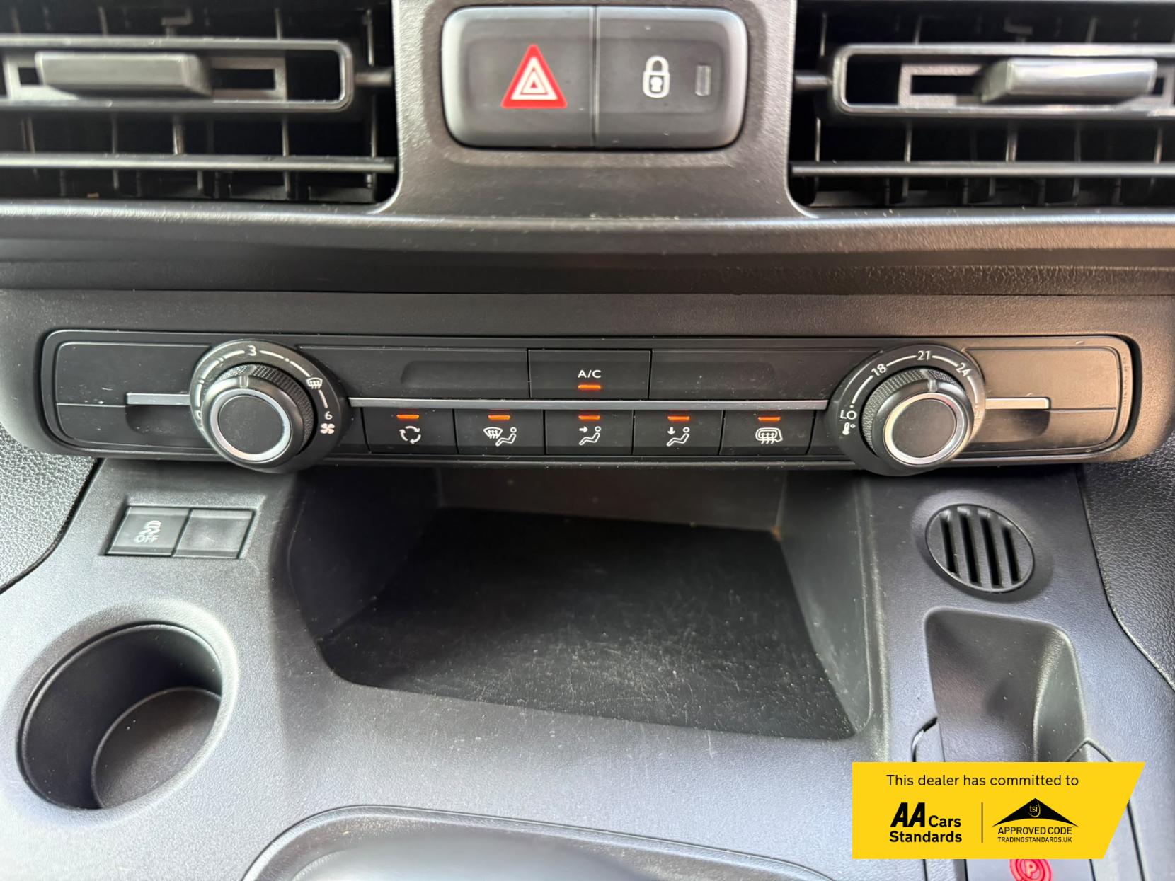2019 Peugeot Partner 1.5 BlueHDi 950 Asphalt Long Panel Van 6dr Diesel Manual LWB Euro 6 (s/s) (130 bhp) - Thumbnail 42