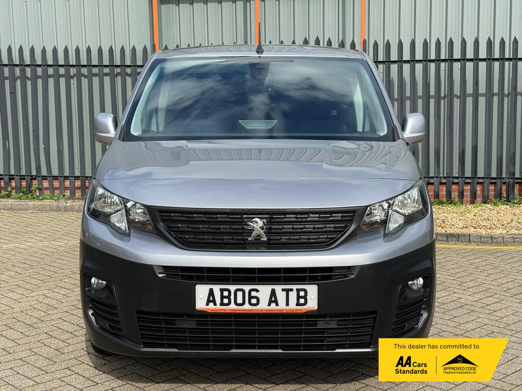2019 Peugeot Partner 1.5 BlueHDi 950 Asphalt Long Panel Van 6dr Diesel Manual LWB Euro 6 (s/s) (130 bhp) - Thumbnail 7