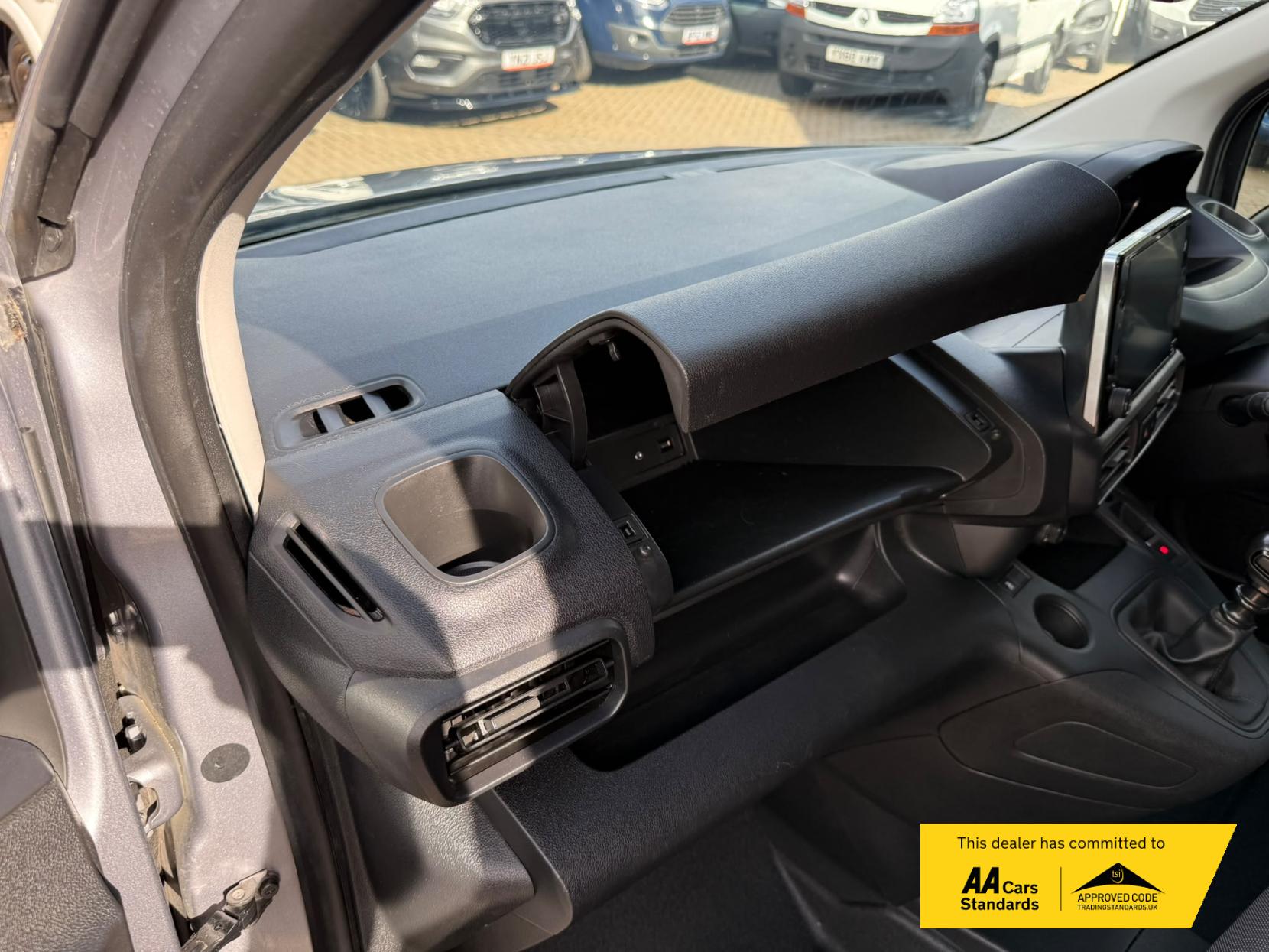2019 Peugeot Partner 1.5 BlueHDi 950 Asphalt Long Panel Van 6dr Diesel Manual LWB Euro 6 (s/s) (130 bhp) - Thumbnail 52
