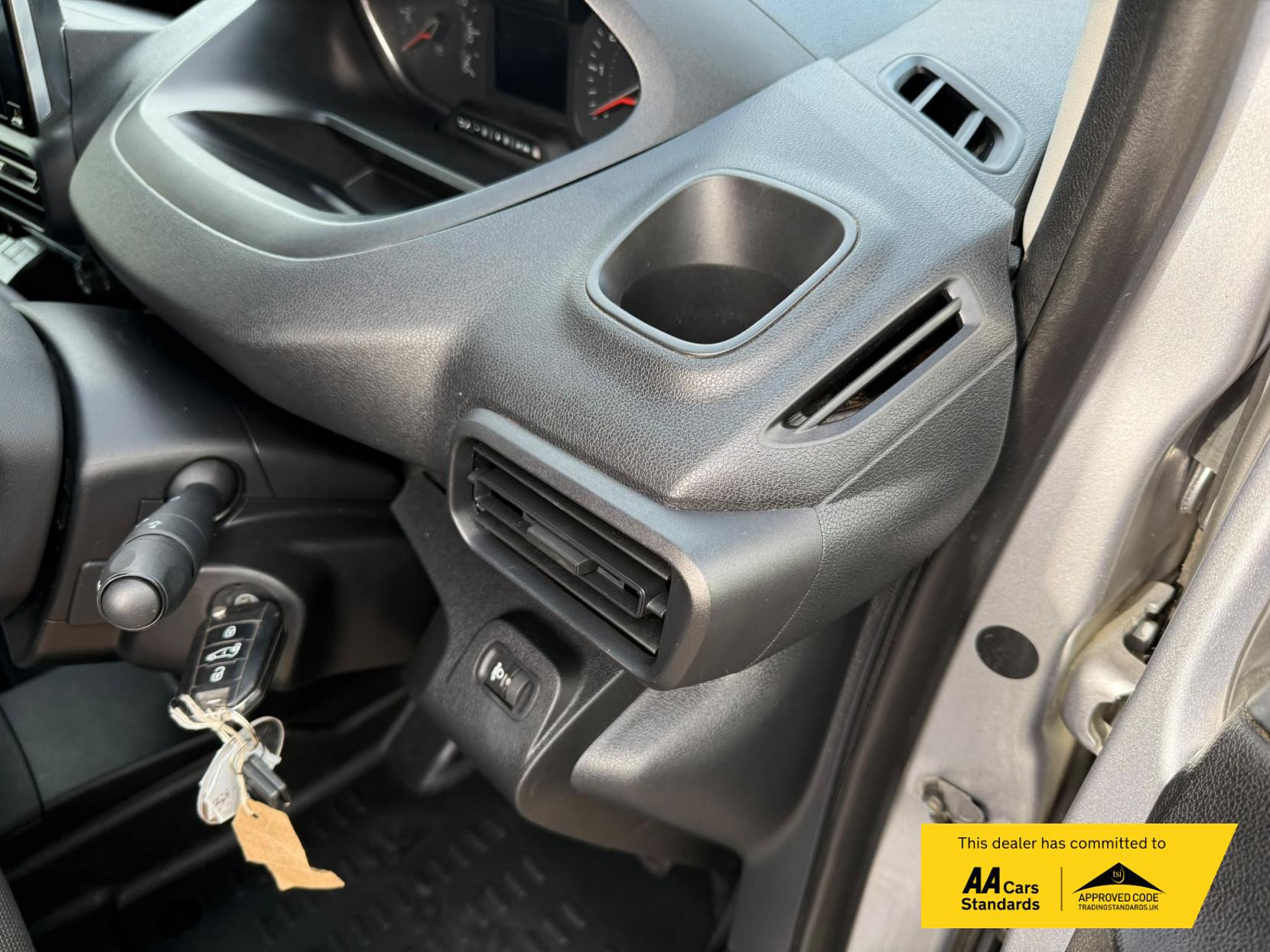 2019 Peugeot Partner 1.5 BlueHDi 950 Asphalt Long Panel Van 6dr Diesel Manual LWB Euro 6 (s/s) (130 bhp) - Thumbnail 28