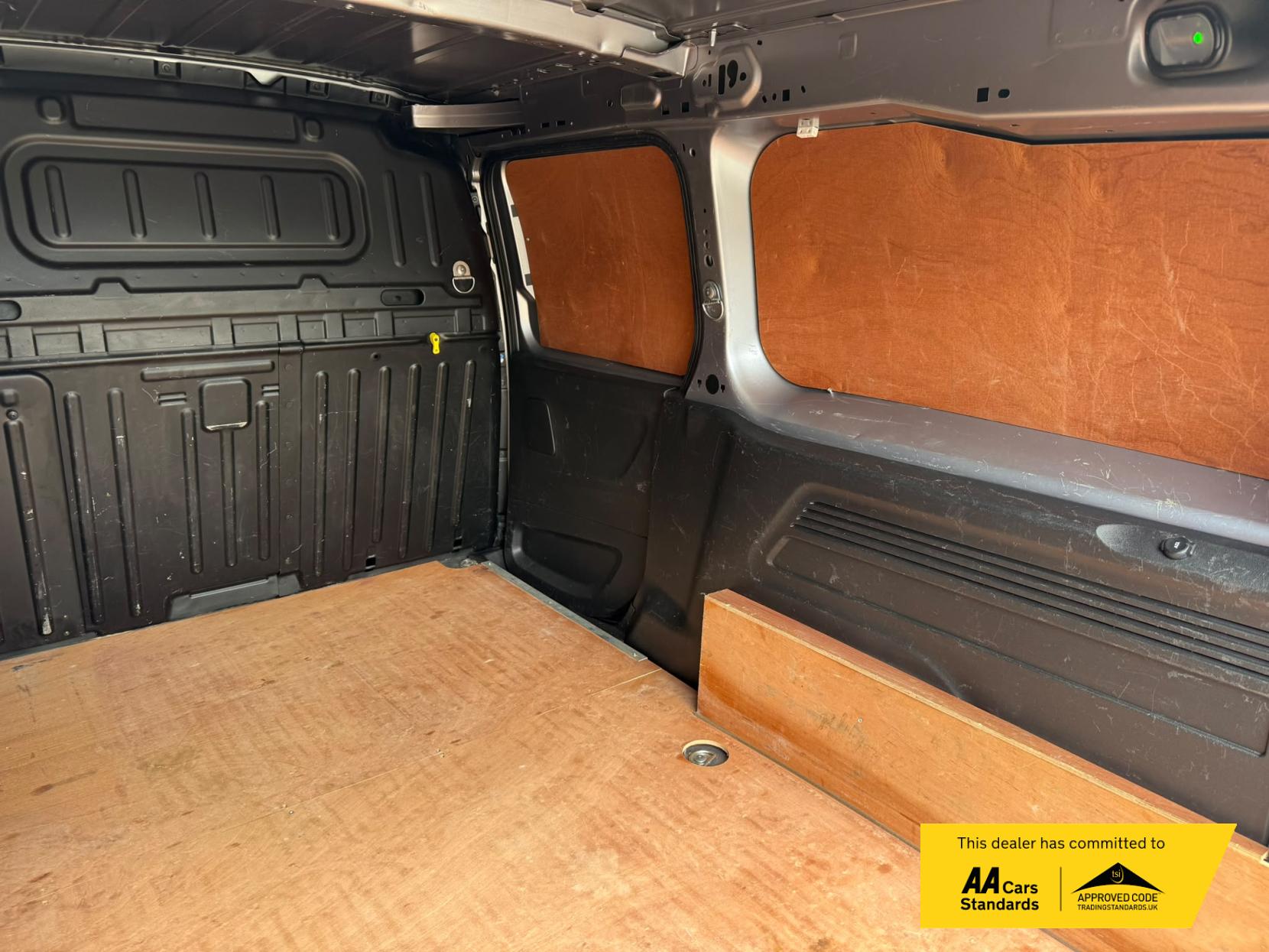 2019 Peugeot Partner 1.5 BlueHDi 950 Asphalt Long Panel Van 6dr Diesel Manual LWB Euro 6 (s/s) (130 bhp) - Thumbnail 14