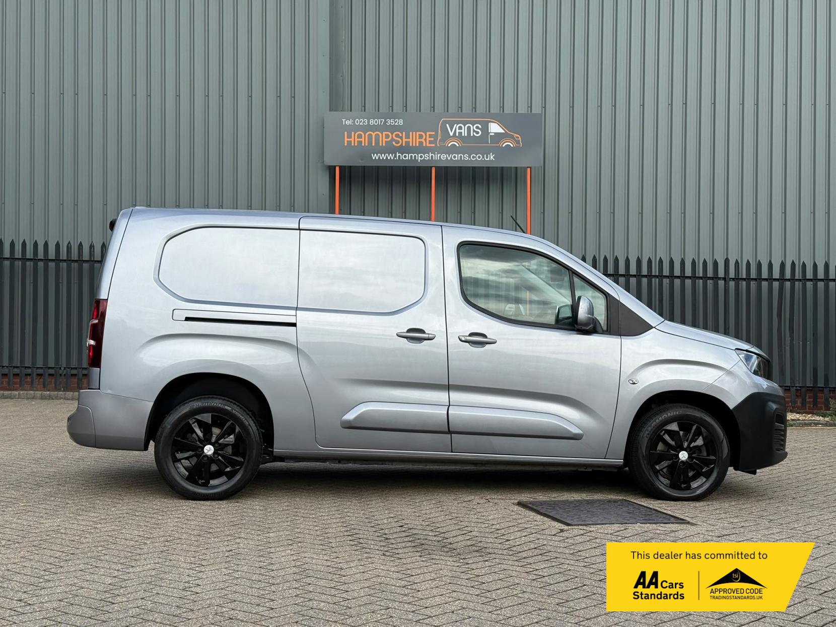2019 Peugeot Partner 1.5 BlueHDi 950 Asphalt Long Panel Van 6dr Diesel Manual LWB Euro 6 (s/s) (130 bhp) - Thumbnail 6