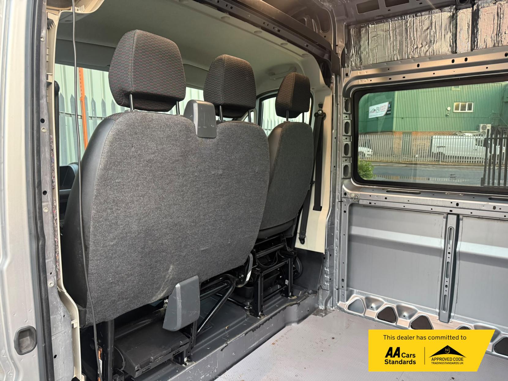 2021 Peugeot Boxer 2.2 BlueHDi 335 Professional Panel Van 5dr Diesel Manual L2 H2 Euro 6 (s/s) (140 ps) - Thumbnail 14