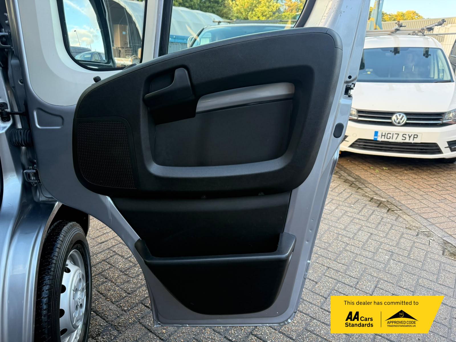 2021 Peugeot Boxer 2.2 BlueHDi 335 Professional Panel Van 5dr Diesel Manual L2 H2 Euro 6 (s/s) (140 ps) - Thumbnail 24