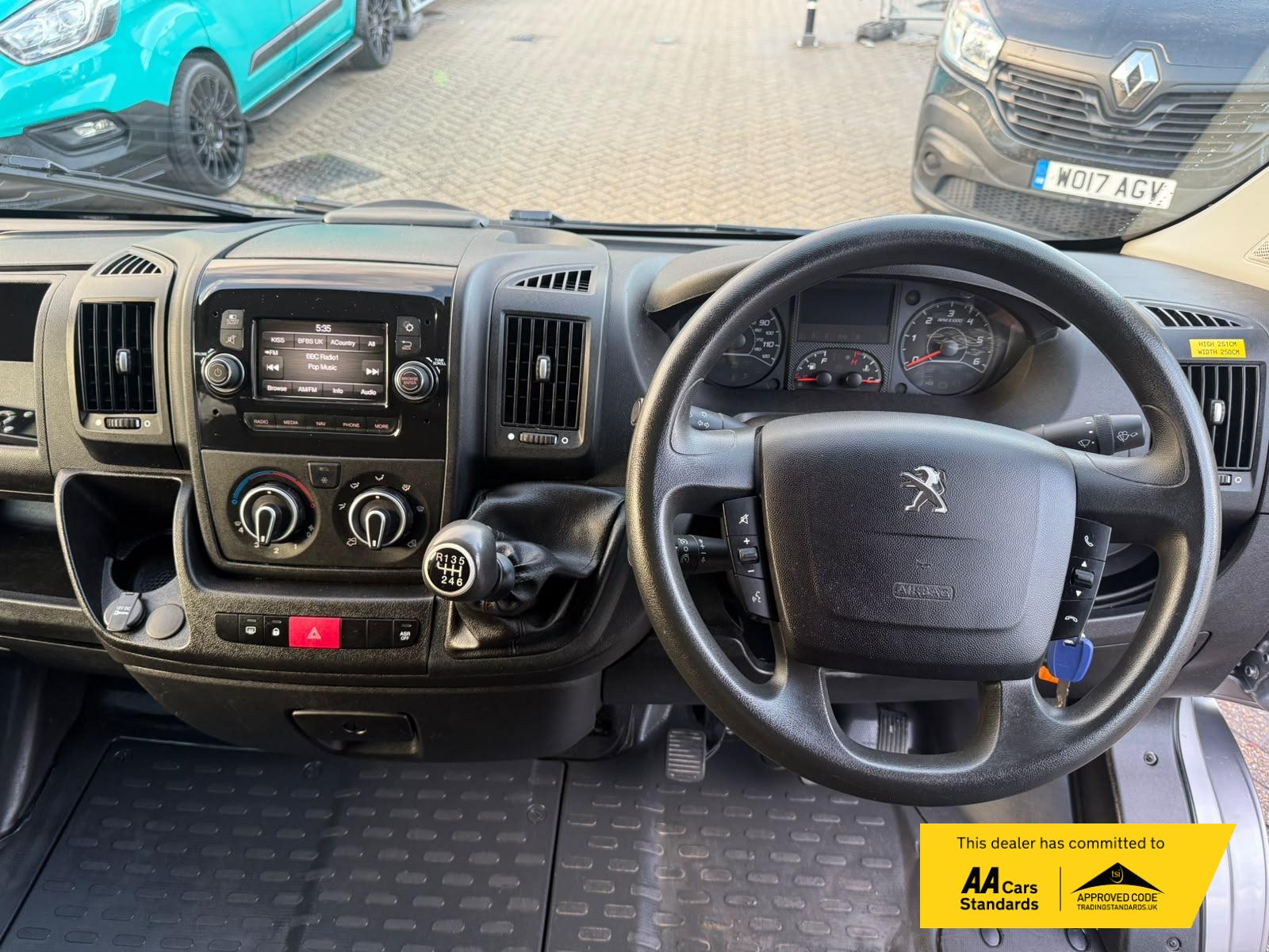 2021 Peugeot Boxer 2.2 BlueHDi 335 Professional Panel Van 5dr Diesel Manual L2 H2 Euro 6 (s/s) (140 ps) - Thumbnail 32