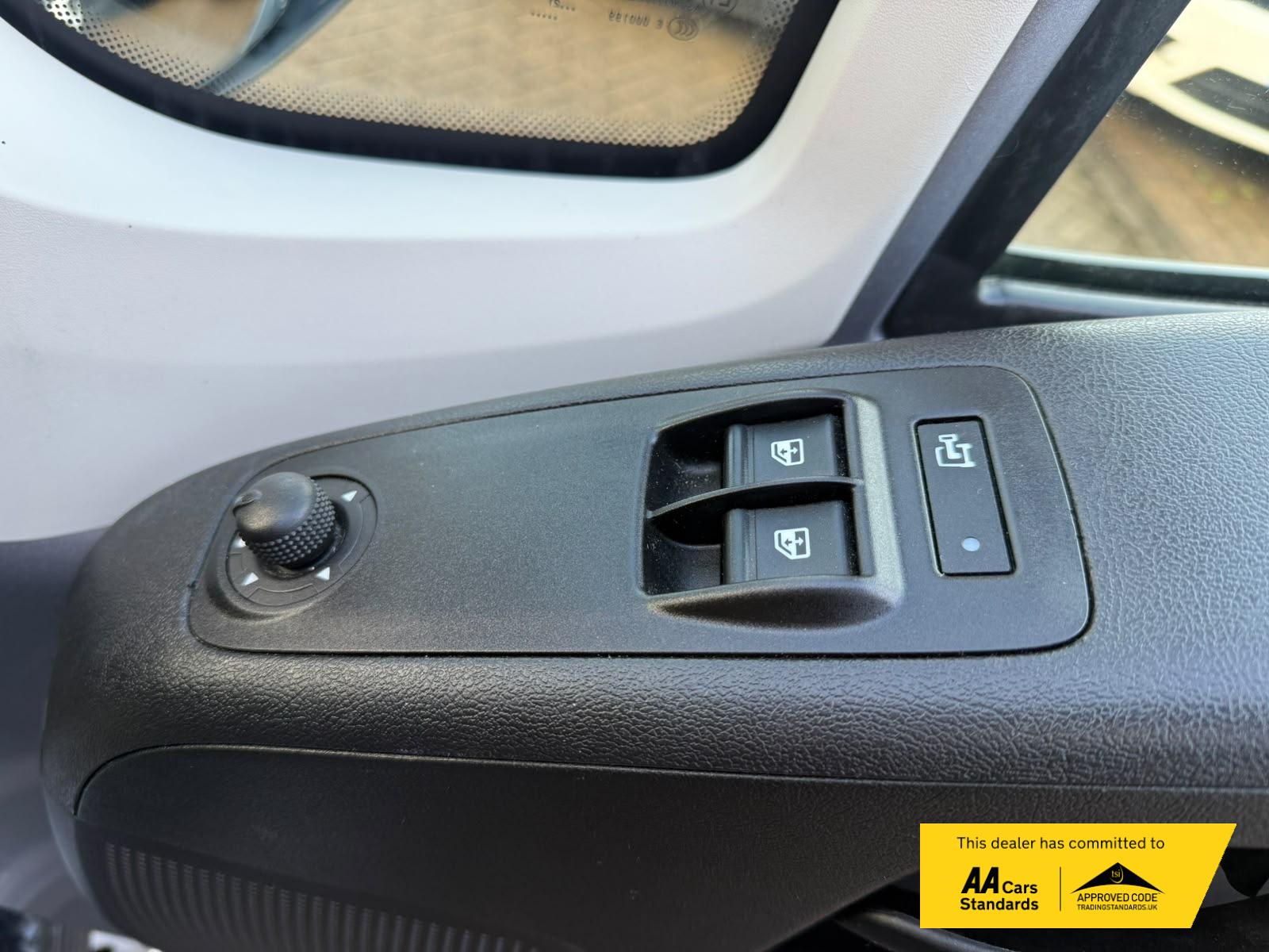 2021 Peugeot Boxer 2.2 BlueHDi 335 Professional Panel Van 5dr Diesel Manual L2 H2 Euro 6 (s/s) (140 ps) - Thumbnail 28