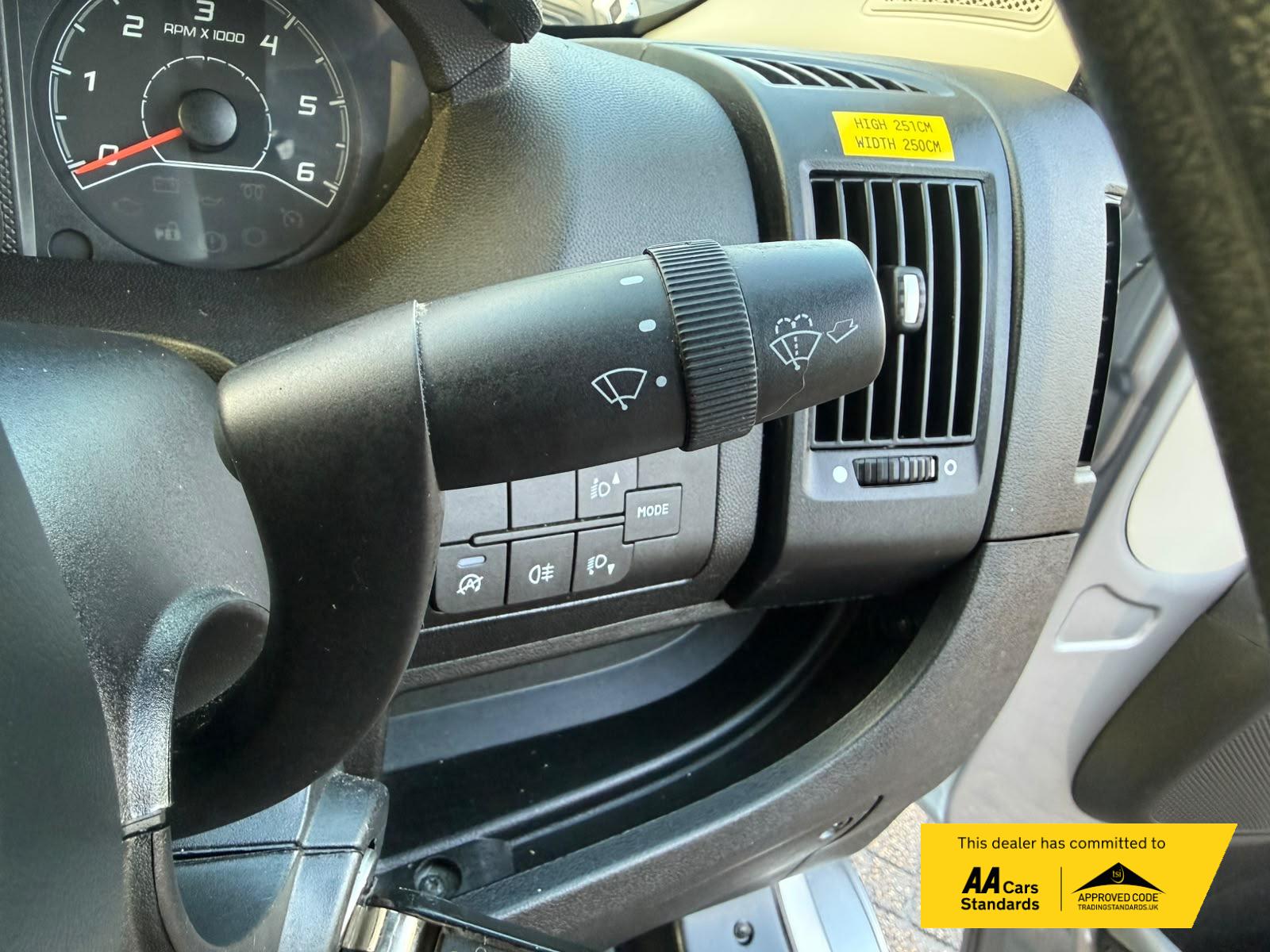 2021 Peugeot Boxer 2.2 BlueHDi 335 Professional Panel Van 5dr Diesel Manual L2 H2 Euro 6 (s/s) (140 ps) - Thumbnail 30