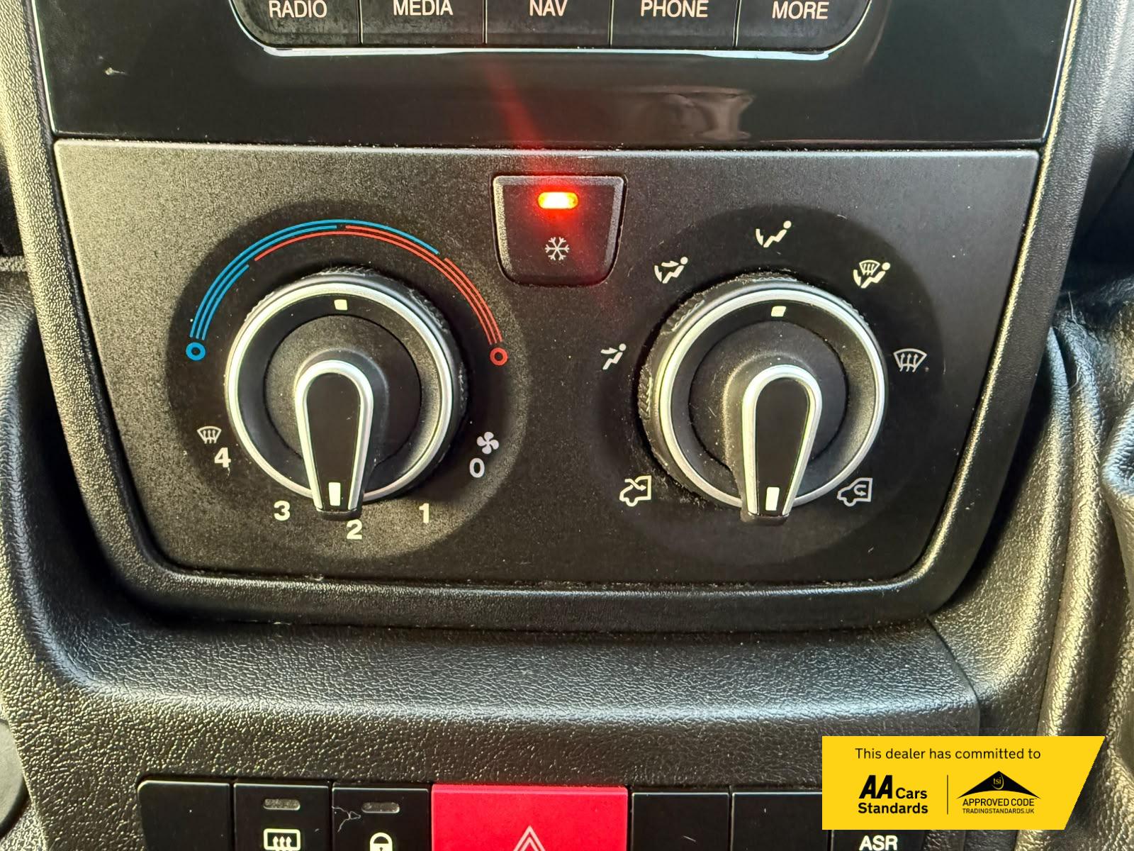 2021 Peugeot Boxer 2.2 BlueHDi 335 Professional Panel Van 5dr Diesel Manual L2 H2 Euro 6 (s/s) (140 ps) - Thumbnail 38