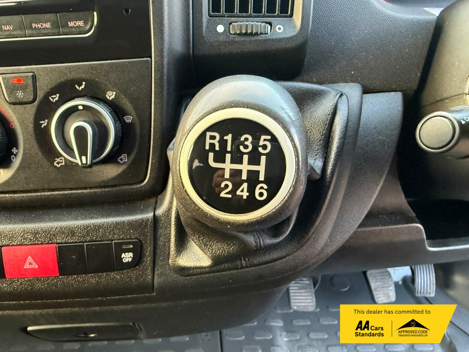 2021 Peugeot Boxer 2.2 BlueHDi 335 Professional Panel Van 5dr Diesel Manual L2 H2 Euro 6 (s/s) (140 ps) - Thumbnail 33
