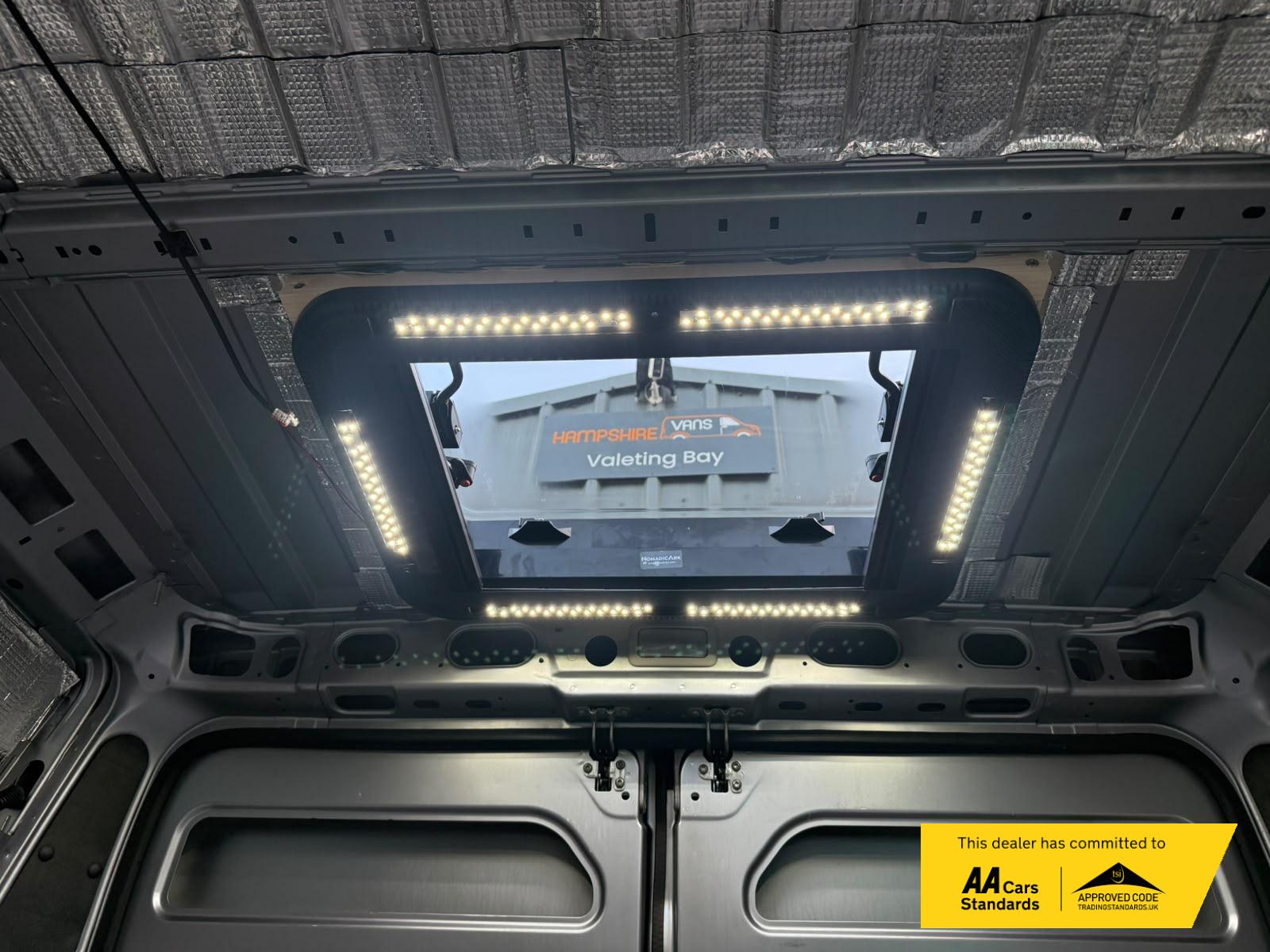 2021 Peugeot Boxer 2.2 BlueHDi 335 Professional Panel Van 5dr Diesel Manual L2 H2 Euro 6 (s/s) (140 ps) - Thumbnail 18