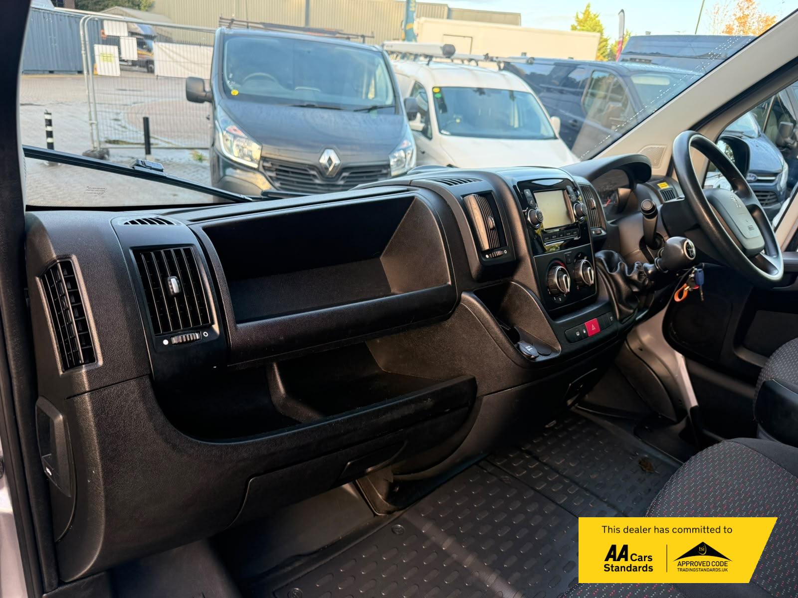 2021 Peugeot Boxer 2.2 BlueHDi 335 Professional Panel Van 5dr Diesel Manual L2 H2 Euro 6 (s/s) (140 ps) - Thumbnail 43