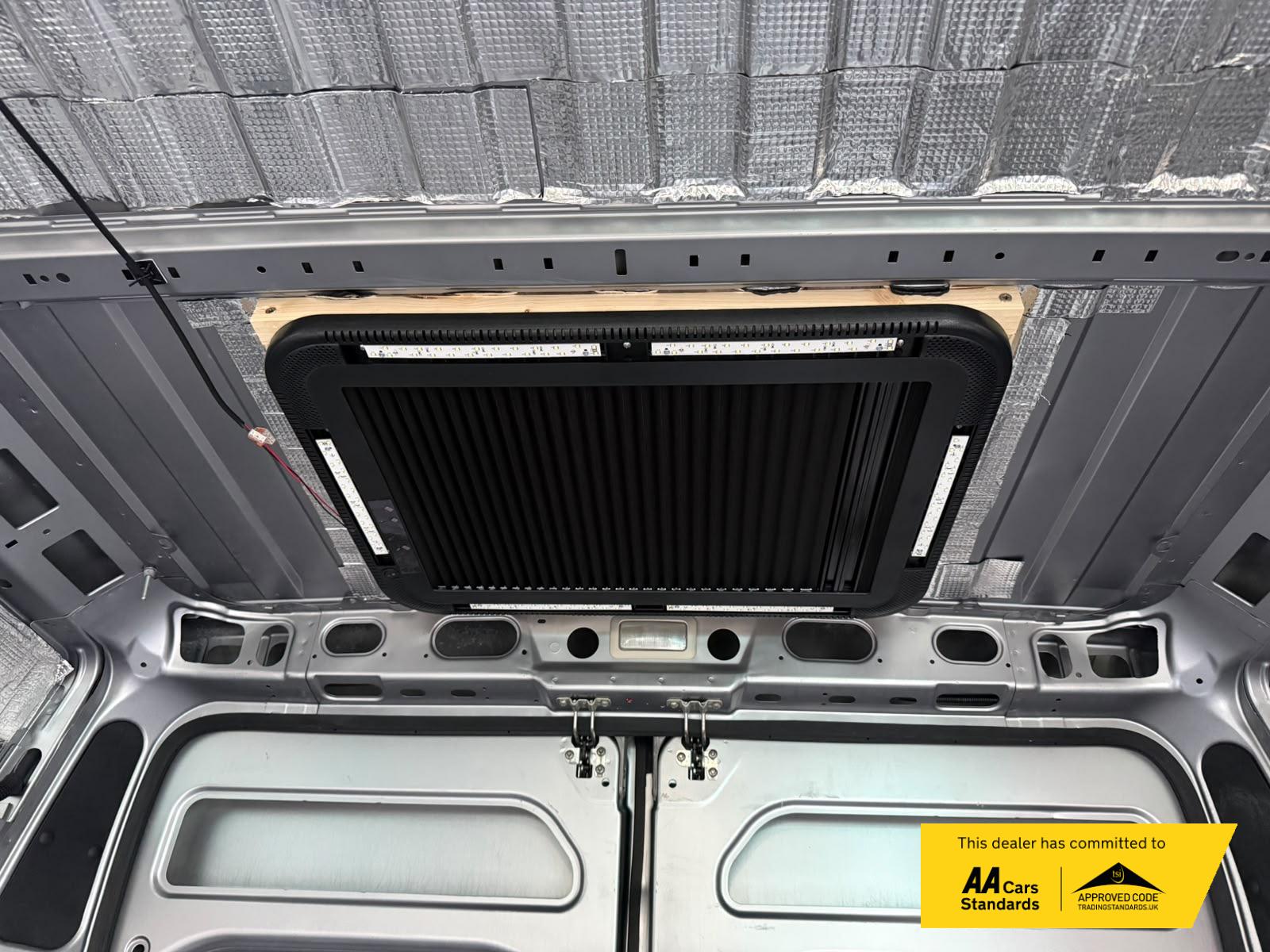 2021 Peugeot Boxer 2.2 BlueHDi 335 Professional Panel Van 5dr Diesel Manual L2 H2 Euro 6 (s/s) (140 ps) - Thumbnail 20