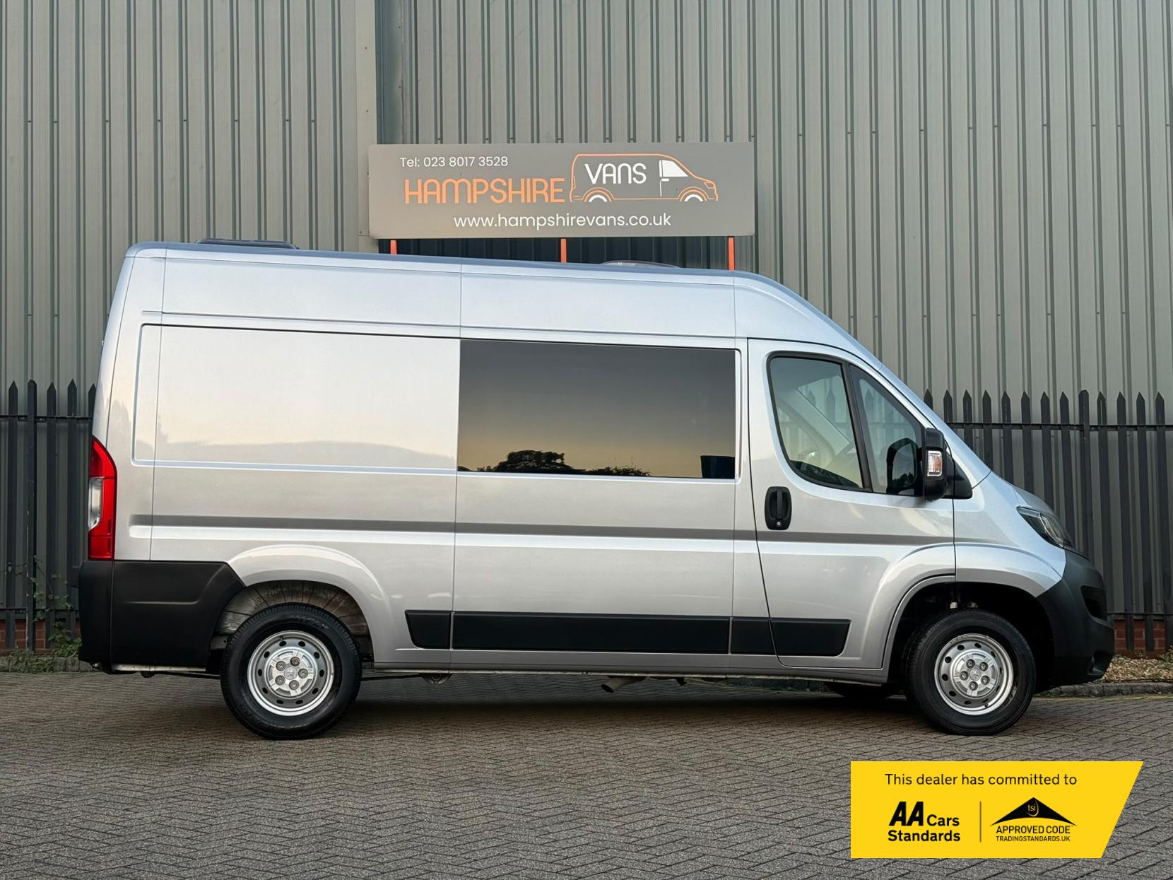 2021 Peugeot Boxer 2.2 BlueHDi 335 Professional Panel Van 5dr Diesel Manual L2 H2 Euro 6 (s/s) (140 ps) - Thumbnail 5
