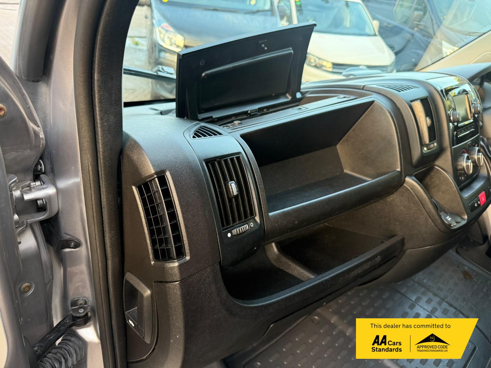 2021 Peugeot Boxer 2.2 BlueHDi 335 Professional Panel Van 5dr Diesel Manual L2 H2 Euro 6 (s/s) (140 ps) - Thumbnail 42