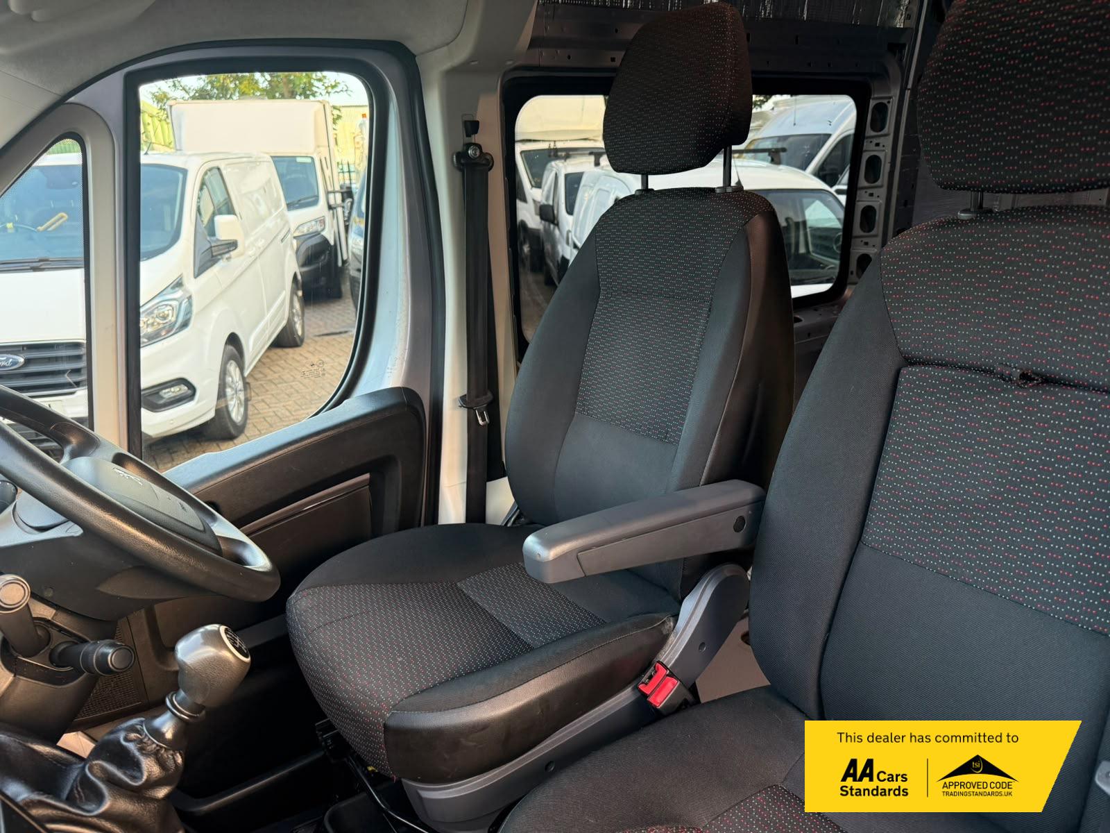 2021 Peugeot Boxer 2.2 BlueHDi 335 Professional Panel Van 5dr Diesel Manual L2 H2 Euro 6 (s/s) (140 ps) - Thumbnail 58