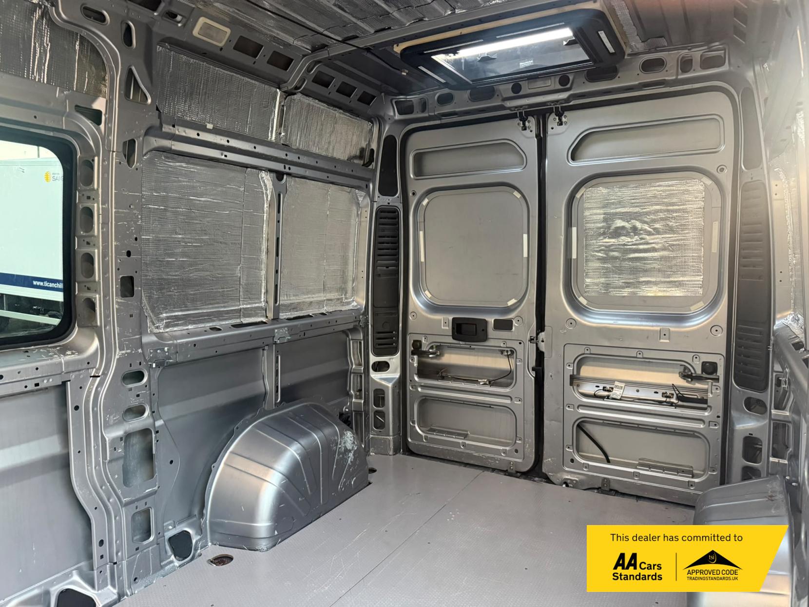 2021 Peugeot Boxer 2.2 BlueHDi 335 Professional Panel Van 5dr Diesel Manual L2 H2 Euro 6 (s/s) (140 ps) - Thumbnail 13