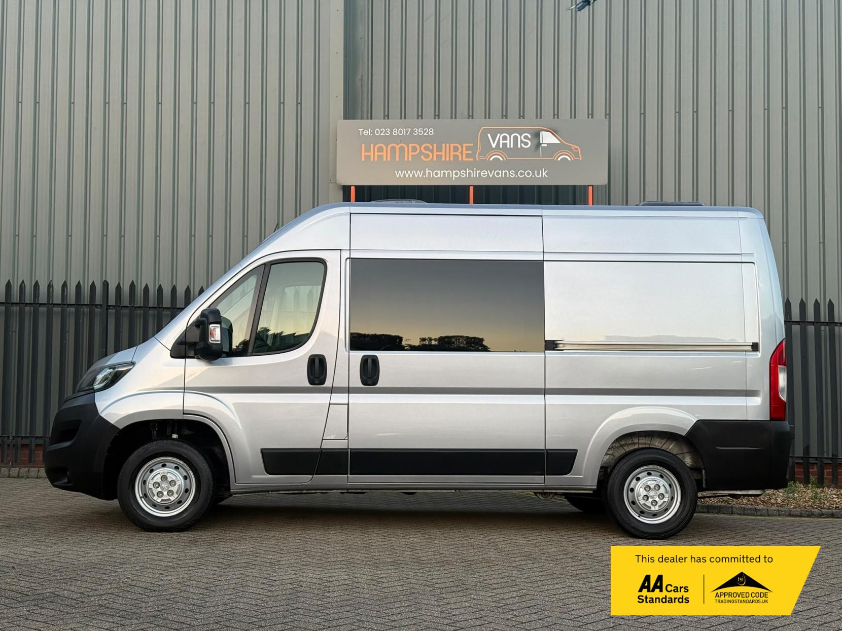 2021 Peugeot Boxer 2.2 BlueHDi 335 Professional Panel Van 5dr Diesel Manual L2 H2 Euro 6 (s/s) (140 ps) - Thumbnail 4