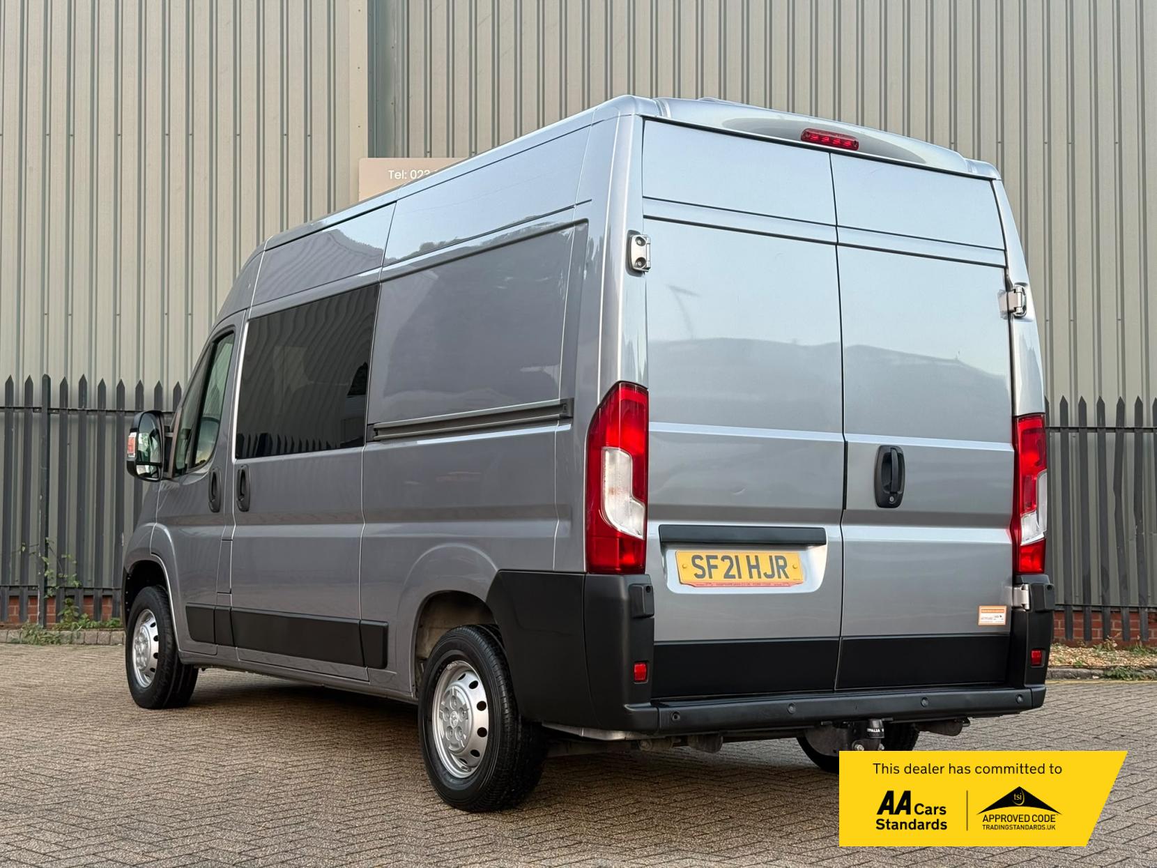 2021 Peugeot Boxer 2.2 BlueHDi 335 Professional Panel Van 5dr Diesel Manual L2 H2 Euro 6 (s/s) (140 ps) - Thumbnail 2