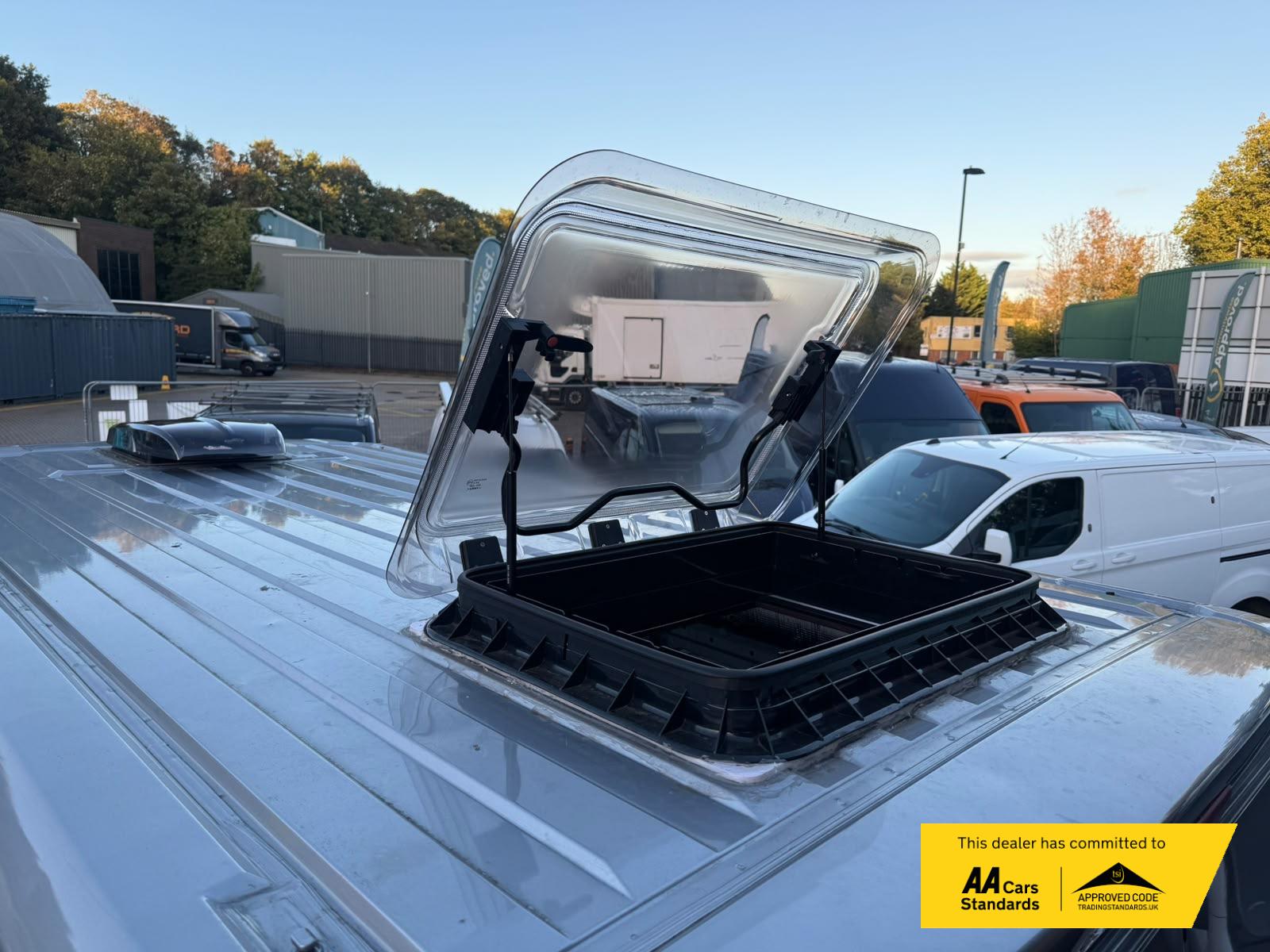 2021 Peugeot Boxer 2.2 BlueHDi 335 Professional Panel Van 5dr Diesel Manual L2 H2 Euro 6 (s/s) (140 ps) - Thumbnail 22