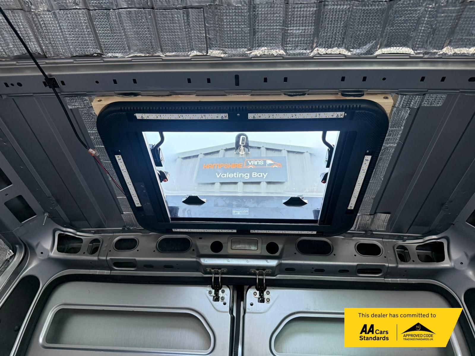 2021 Peugeot Boxer 2.2 BlueHDi 335 Professional Panel Van 5dr Diesel Manual L2 H2 Euro 6 (s/s) (140 ps) - Thumbnail 17