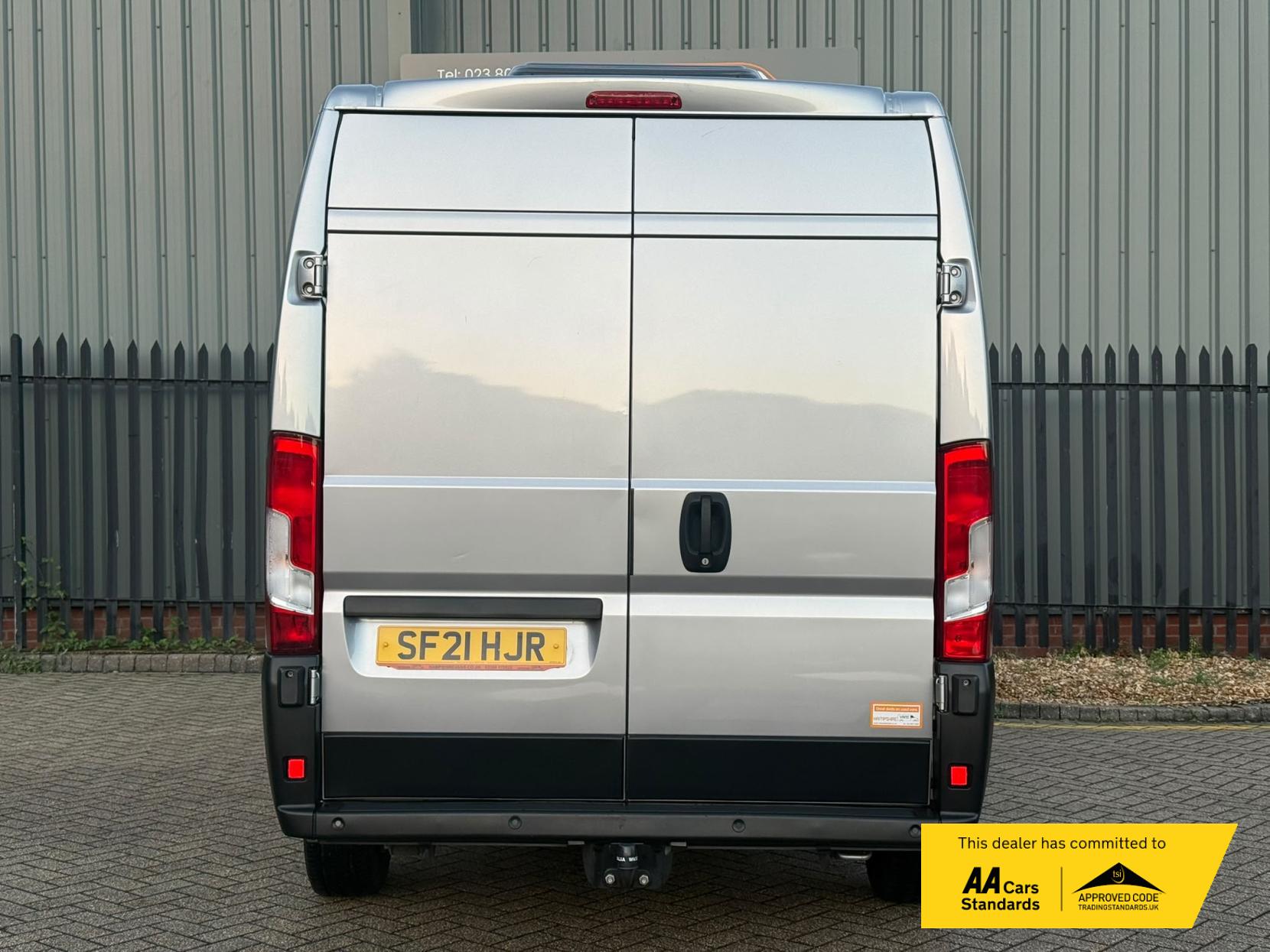 2021 Peugeot Boxer 2.2 BlueHDi 335 Professional Panel Van 5dr Diesel Manual L2 H2 Euro 6 (s/s) (140 ps) - Thumbnail 8
