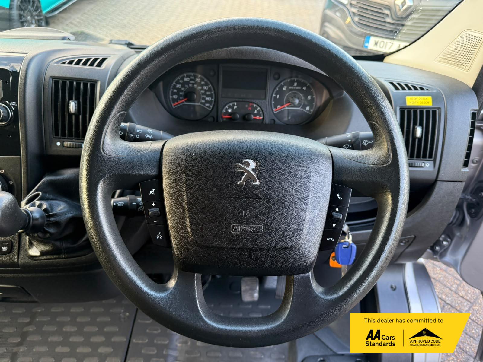 2021 Peugeot Boxer 2.2 BlueHDi 335 Professional Panel Van 5dr Diesel Manual L2 H2 Euro 6 (s/s) (140 ps) - Thumbnail 25
