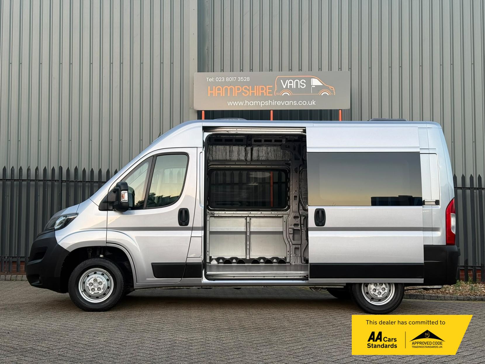 2021 Peugeot Boxer 2.2 BlueHDi 335 Professional Panel Van 5dr Diesel Manual L2 H2 Euro 6 (s/s) (140 ps) - Thumbnail 6
