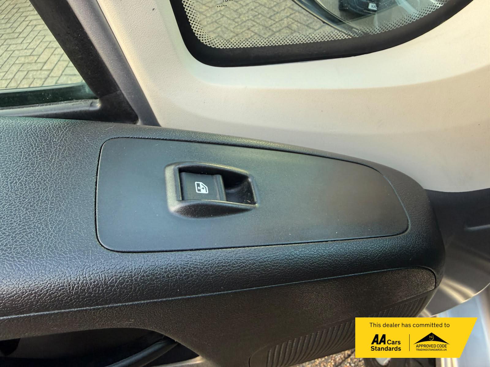 2021 Peugeot Boxer 2.2 BlueHDi 335 Professional Panel Van 5dr Diesel Manual L2 H2 Euro 6 (s/s) (140 ps) - Thumbnail 54