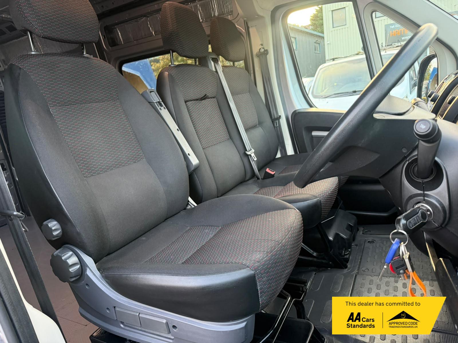 2021 Peugeot Boxer 2.2 BlueHDi 335 Professional Panel Van 5dr Diesel Manual L2 H2 Euro 6 (s/s) (140 ps) - Thumbnail 49