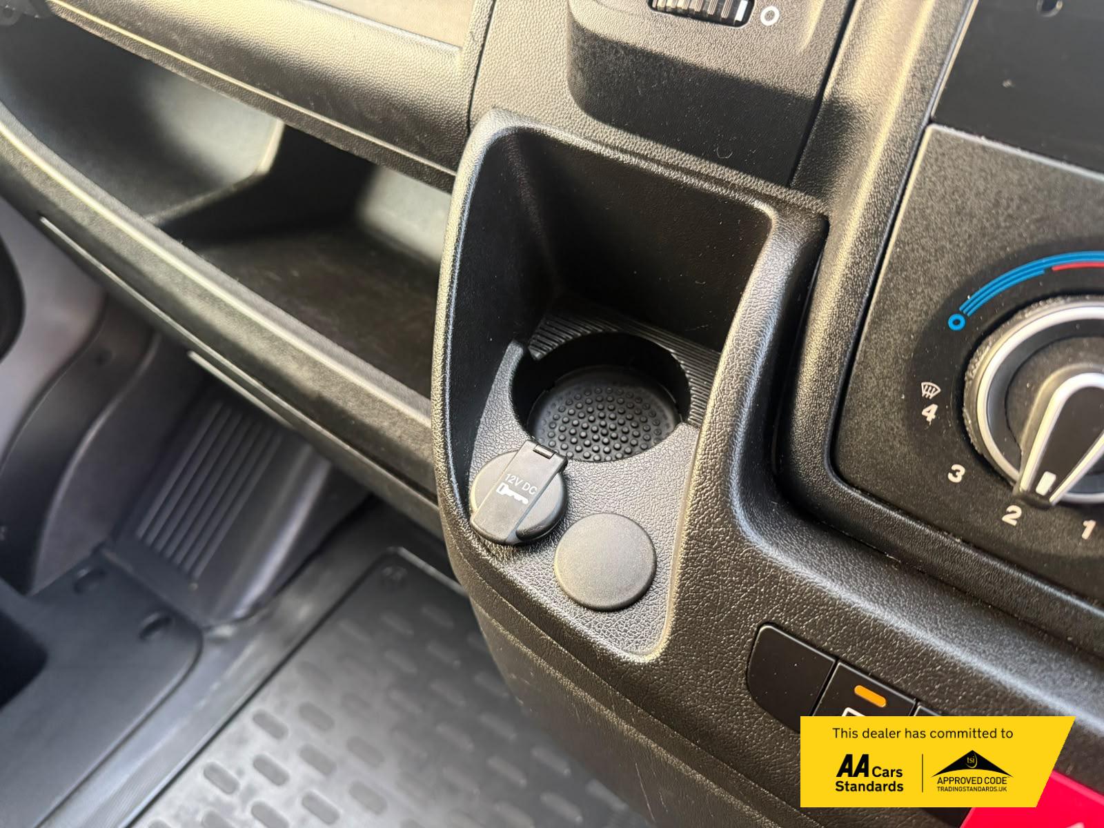 2021 Peugeot Boxer 2.2 BlueHDi 335 Professional Panel Van 5dr Diesel Manual L2 H2 Euro 6 (s/s) (140 ps) - Thumbnail 48