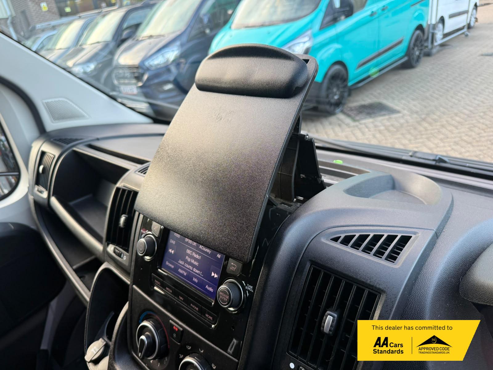 2021 Peugeot Boxer 2.2 BlueHDi 335 Professional Panel Van 5dr Diesel Manual L2 H2 Euro 6 (s/s) (140 ps) - Thumbnail 40