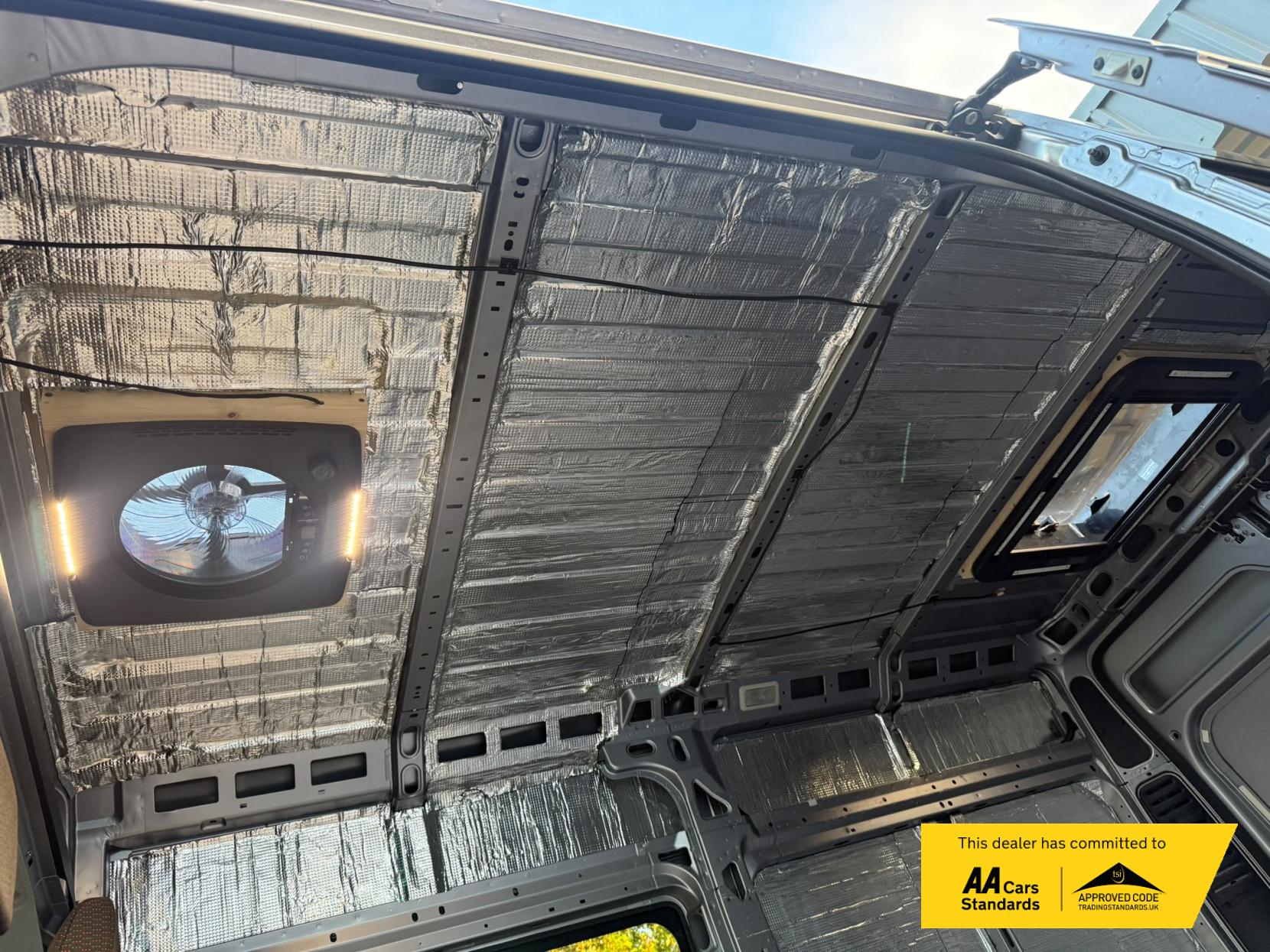 2021 Peugeot Boxer 2.2 BlueHDi 335 Professional Panel Van 5dr Diesel Manual L2 H2 Euro 6 (s/s) (140 ps) - Thumbnail 15