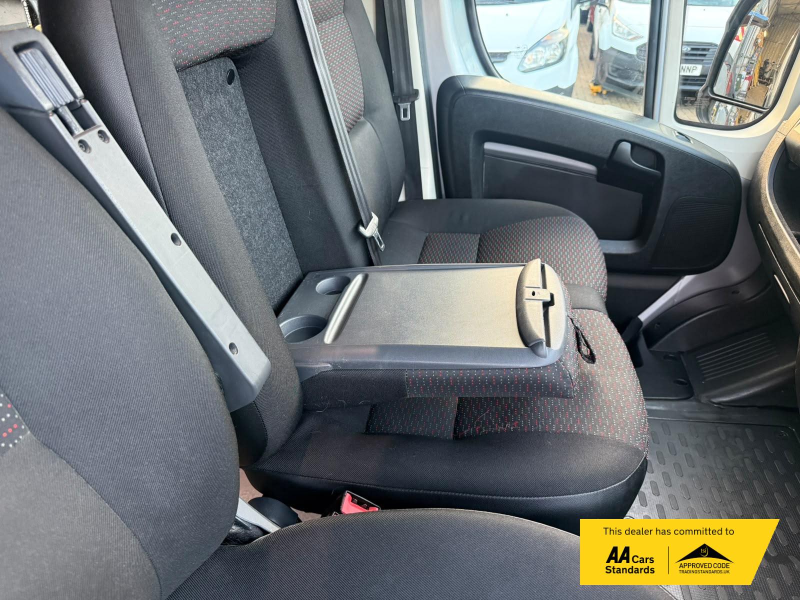 2021 Peugeot Boxer 2.2 BlueHDi 335 Professional Panel Van 5dr Diesel Manual L2 H2 Euro 6 (s/s) (140 ps) - Thumbnail 47