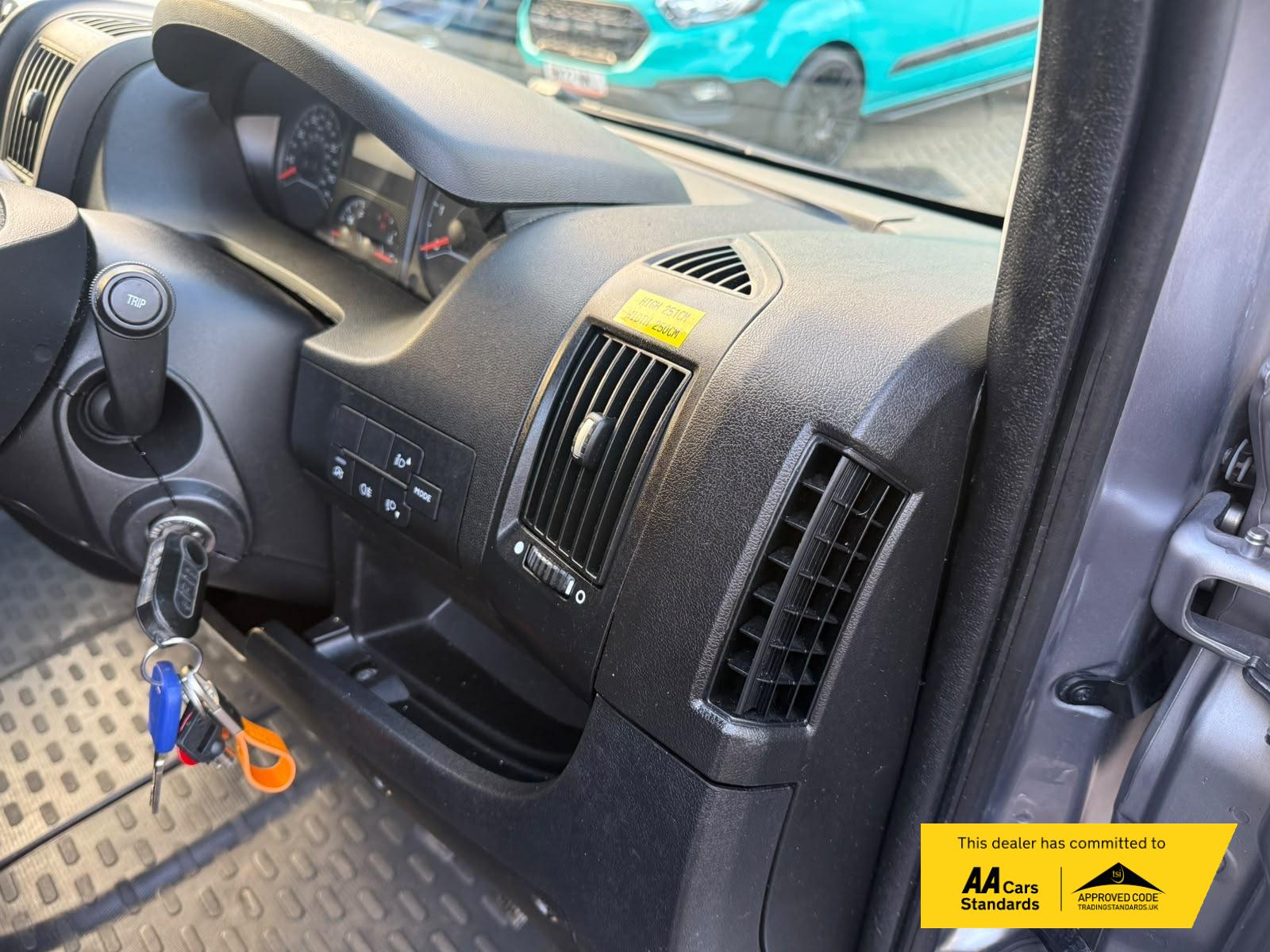 2021 Peugeot Boxer 2.2 BlueHDi 335 Professional Panel Van 5dr Diesel Manual L2 H2 Euro 6 (s/s) (140 ps) - Thumbnail 29