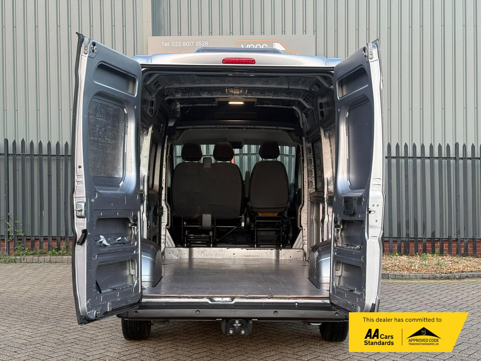 2021 Peugeot Boxer 2.2 BlueHDi 335 Professional Panel Van 5dr Diesel Manual L2 H2 Euro 6 (s/s) (140 ps) - Thumbnail 10