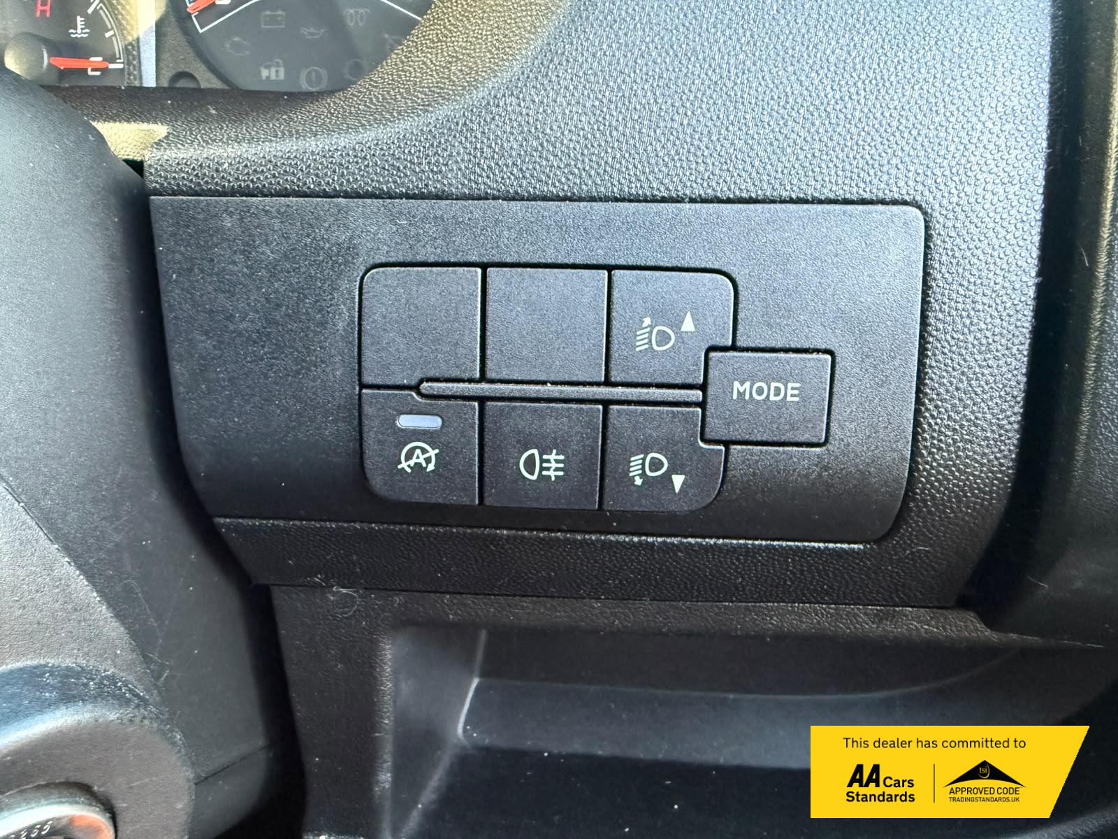 2021 Peugeot Boxer 2.2 BlueHDi 335 Professional Panel Van 5dr Diesel Manual L2 H2 Euro 6 (s/s) (140 ps) - Thumbnail 26